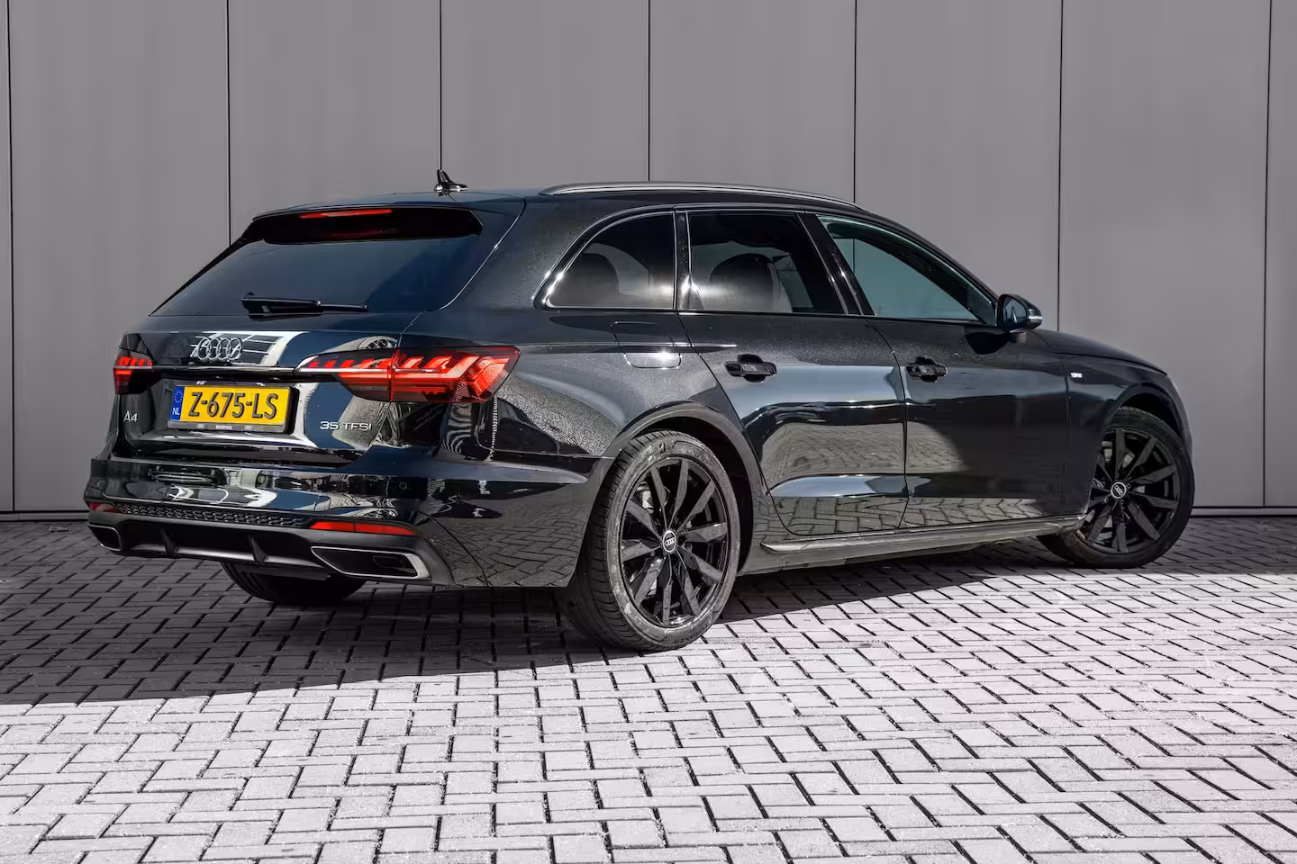Audi A4 Avant 35 TFSI S edition Competition 150PK | Stoelverw. voor | Parkeer hulp voor & achter | Sfeer