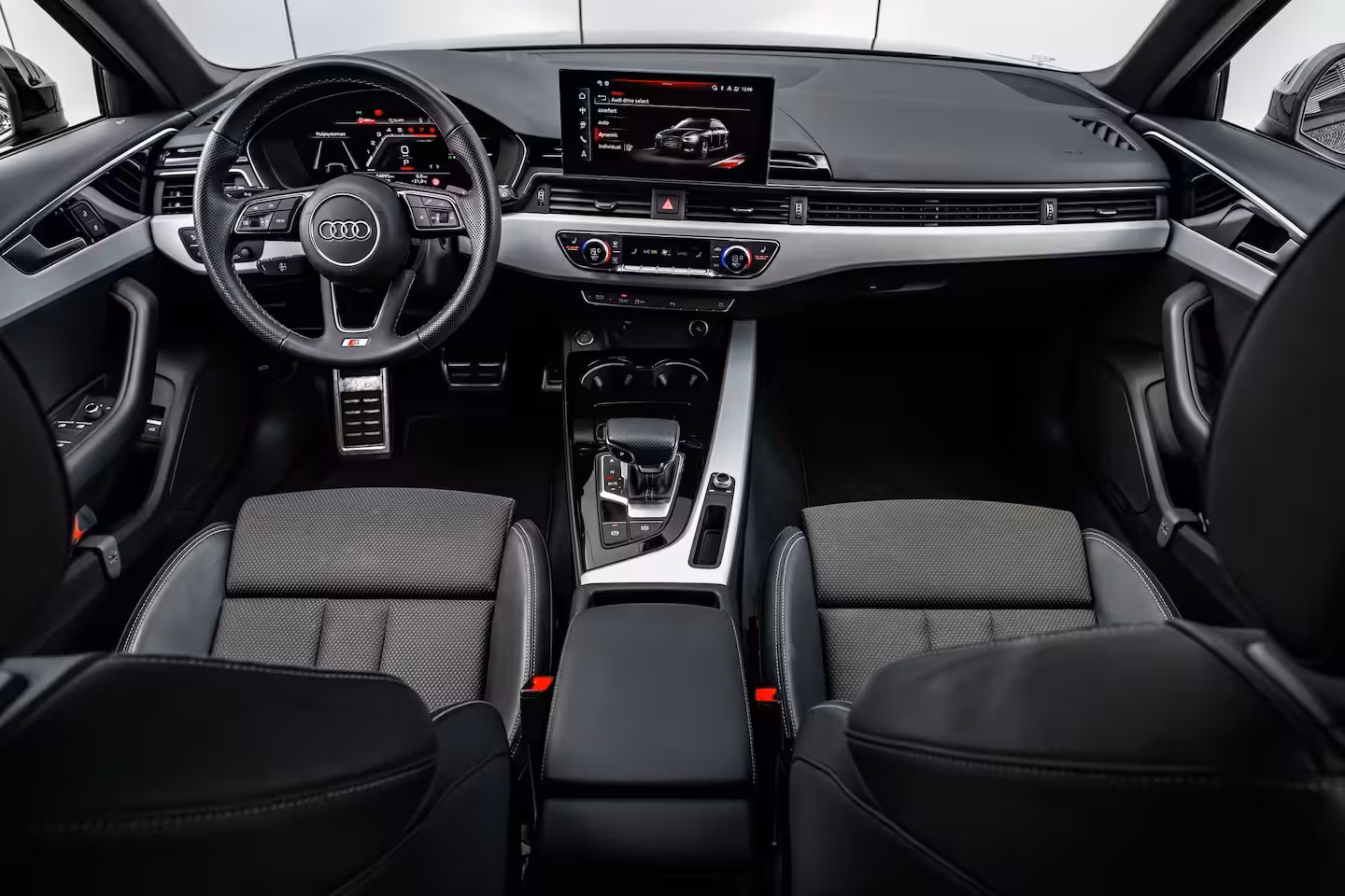 Audi A4 Avant 35 TFSI S edition Competition 150PK | Stoelverw. voor | Parkeer hulp voor & achter | Sfeer