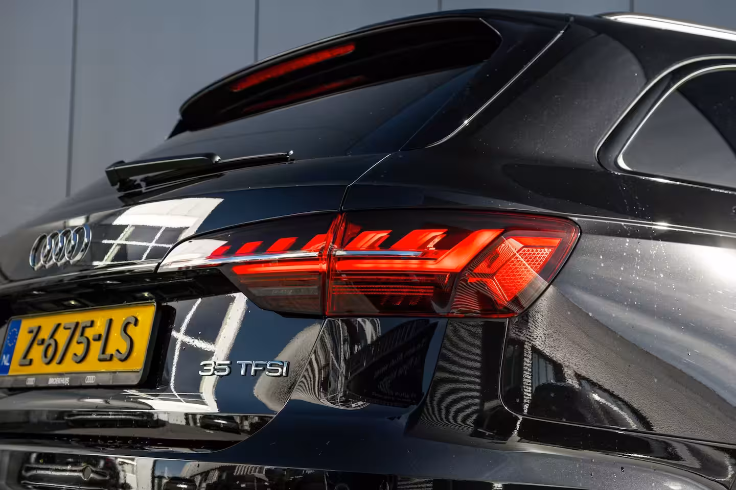 Audi A4 Avant 35 TFSI S edition Competition 150PK | Stoelverw. voor | Parkeer hulp voor & achter | Sfeer
