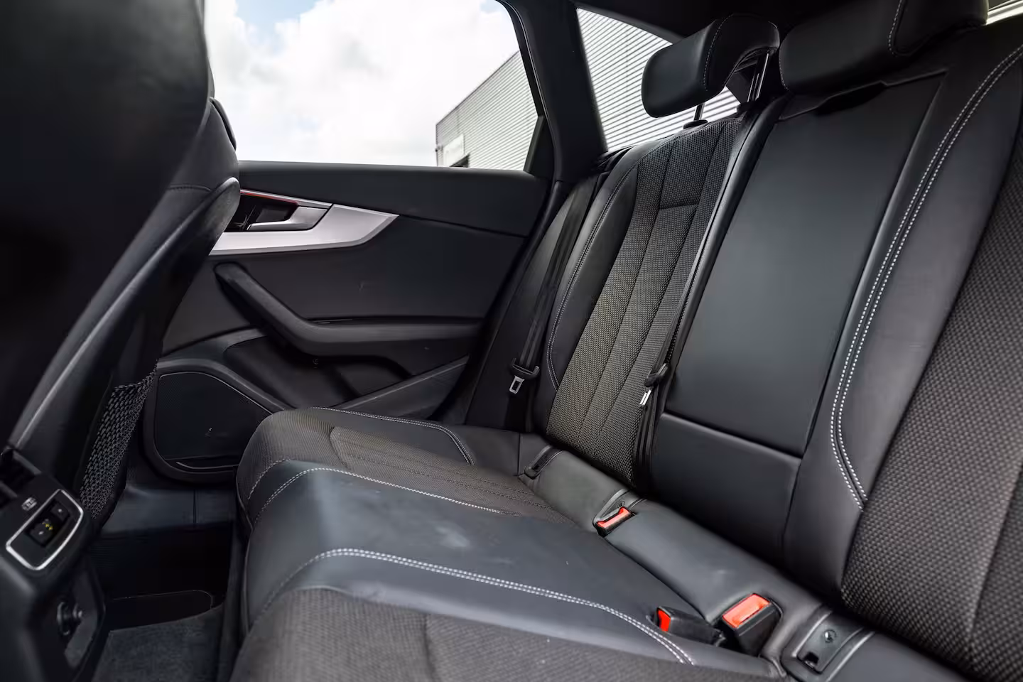 Audi A4 Avant 35 TFSI S edition Competition 150PK | Stoelverw. voor | Parkeer hulp voor & achter | Sfeer