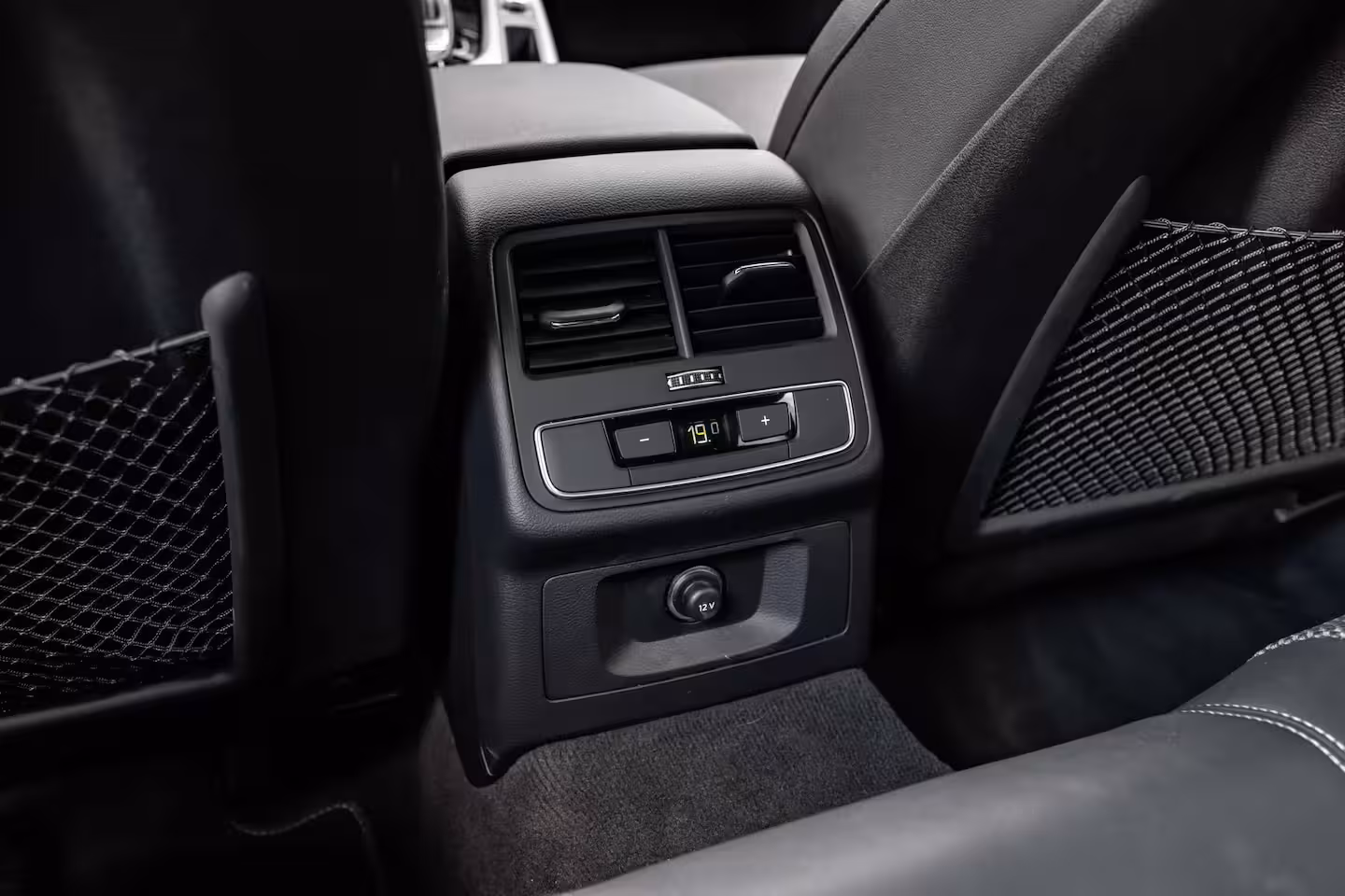 Audi A4 Avant 35 TFSI S edition Competition 150PK | Stoelverw. voor | Parkeer hulp voor & achter | Sfeer