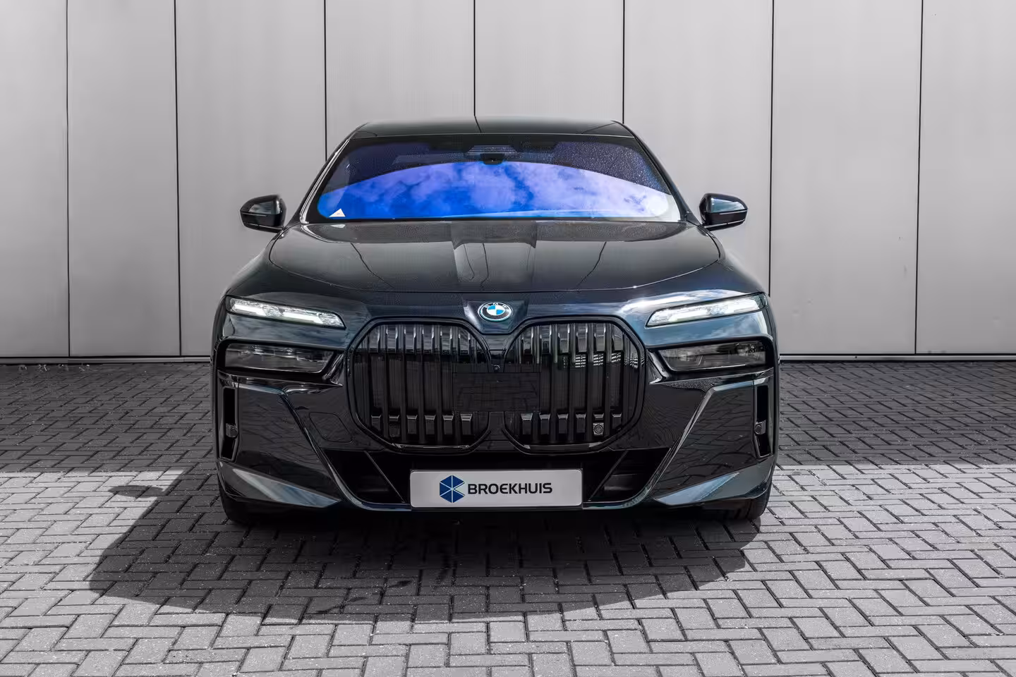 BMW i7 xDrive60 106 kWh 545 PK | Skylounge Panorama Dak | Achteras besturing | Elektrische deuren