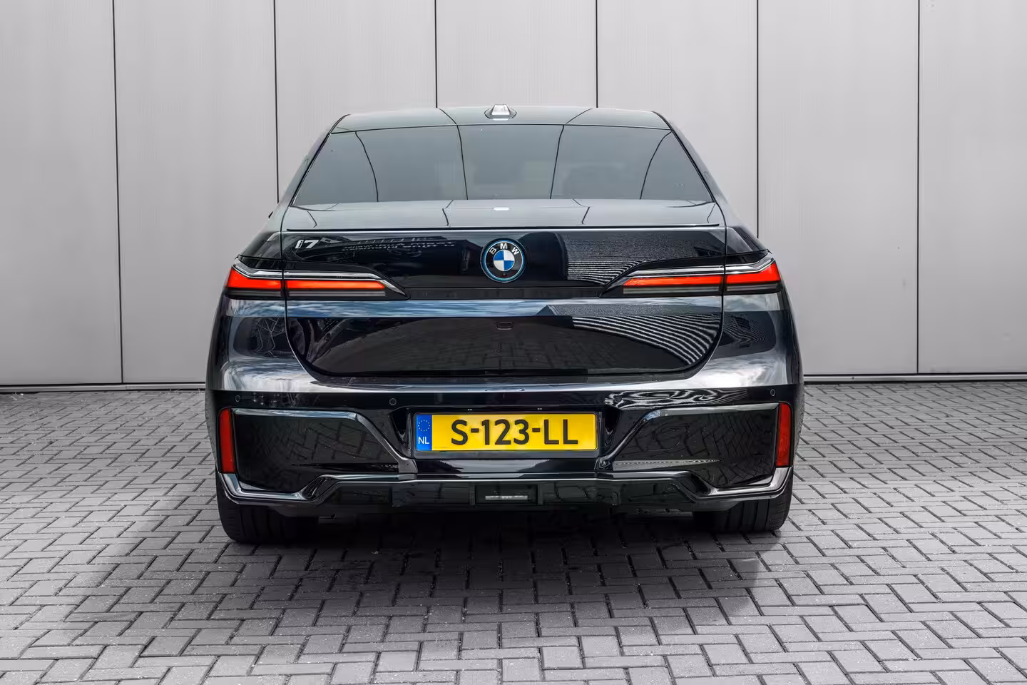 BMW i7 xDrive60 106 kWh 545 PK | Skylounge Panorama Dak | Achteras besturing | Elektrische deuren