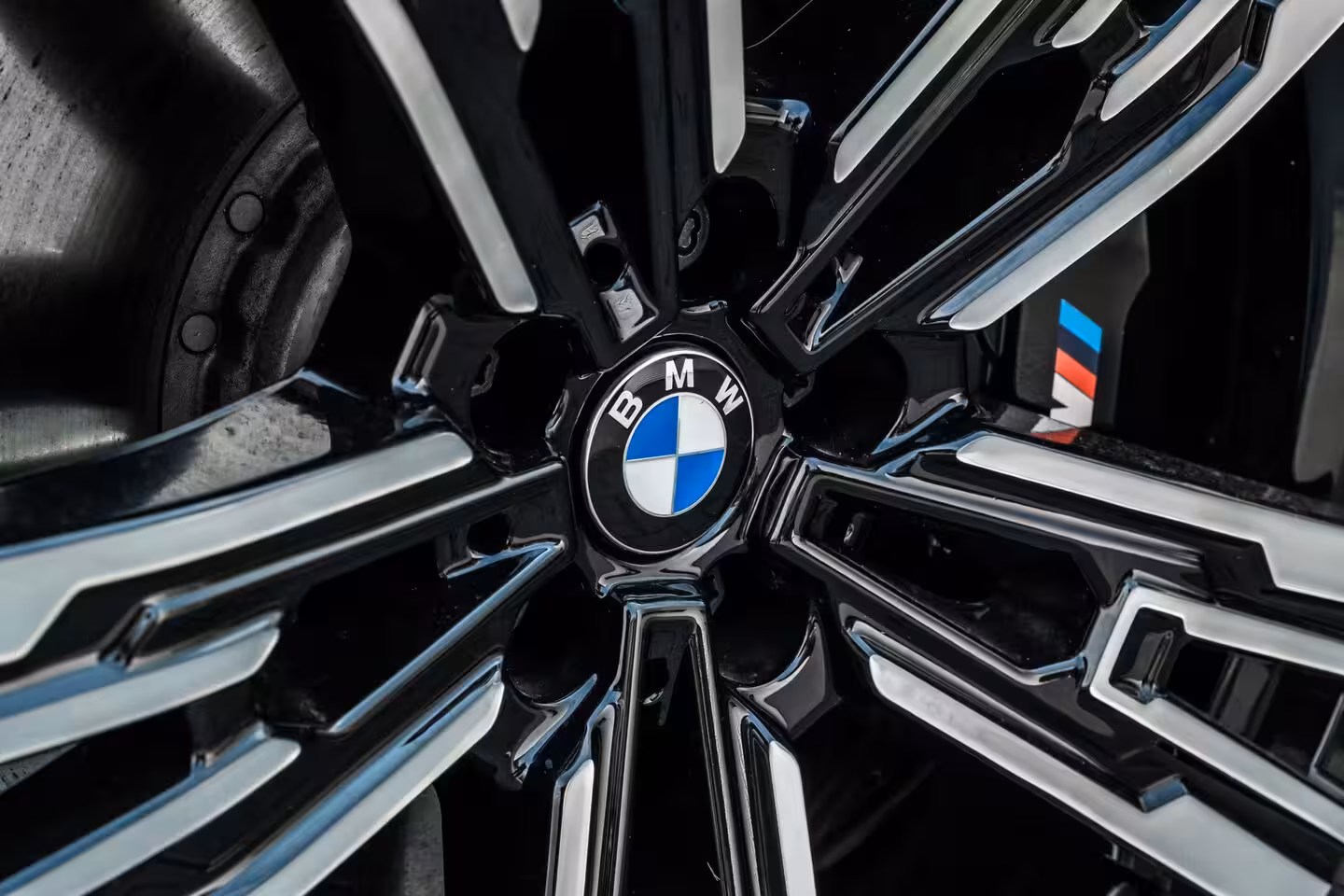 BMW i7 xDrive60 106 kWh 545 PK | Skylounge Panorama Dak | Achteras besturing | Elektrische deuren