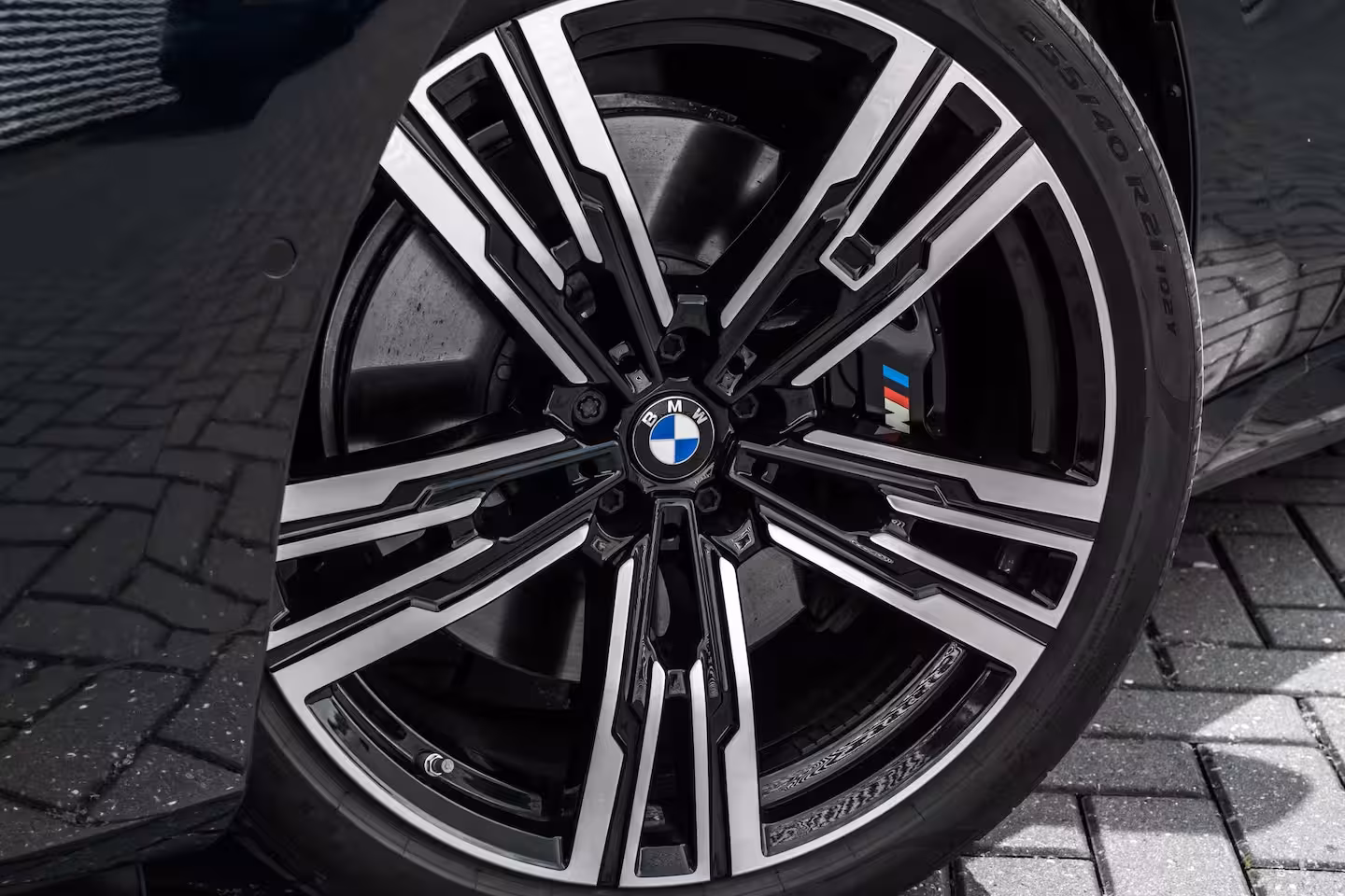 BMW i7 xDrive60 106 kWh 545 PK | Skylounge Panorama Dak | Achteras besturing | Elektrische deuren