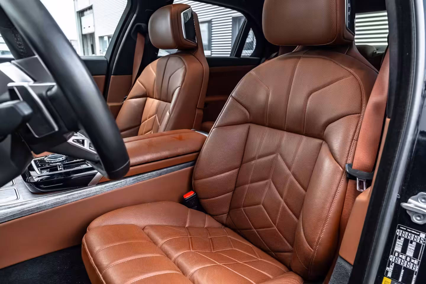 BMW i7 xDrive60 106 kWh 545 PK | Skylounge Panorama Dak | Achteras besturing | Elektrische deuren