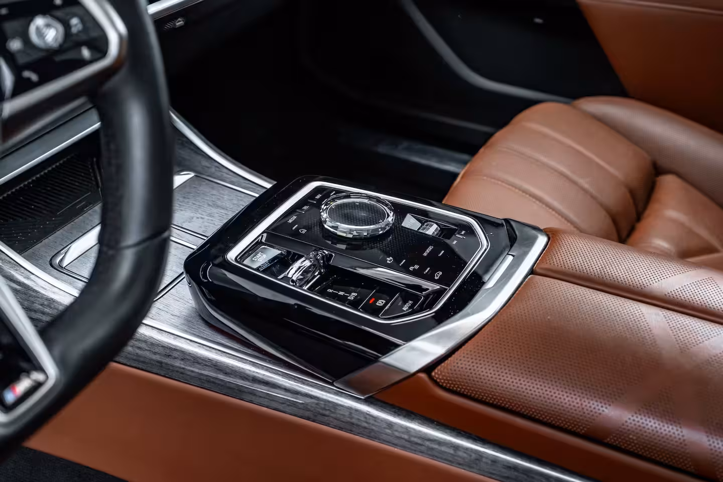 BMW i7 xDrive60 106 kWh 545 PK | Skylounge Panorama Dak | Achteras besturing | Elektrische deuren