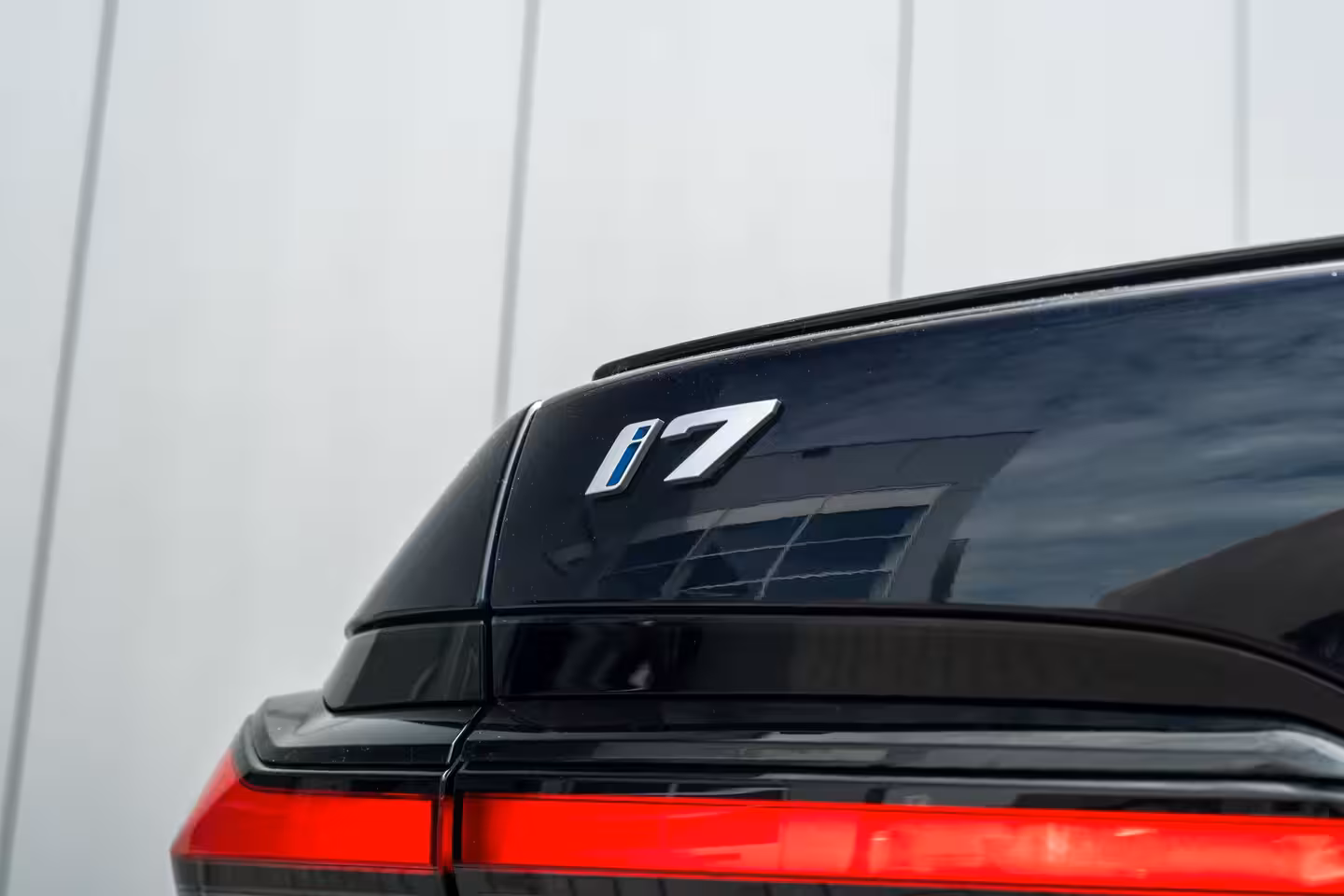 BMW i7 xDrive60 106 kWh 545 PK | Skylounge Panorama Dak | Achteras besturing | Elektrische deuren