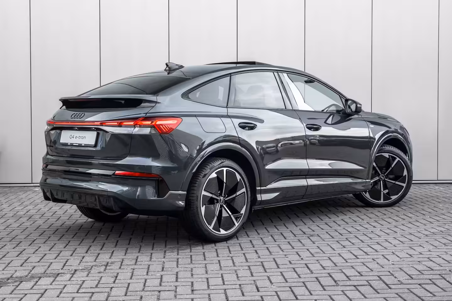 Audi Q4 Sportback e-tron S Edition | Achterklep, automatisch bedienbaar | Achteruitrijcamera | Adaptive cruise cont
