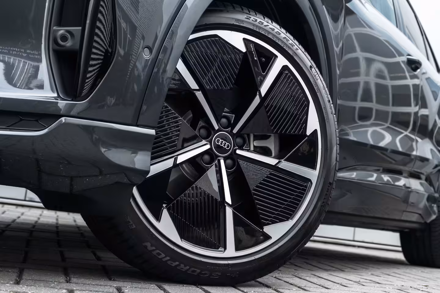 Audi Q4 Sportback e-tron S Edition | Achterklep, automatisch bedienbaar | Achteruitrijcamera | Adaptive cruise cont