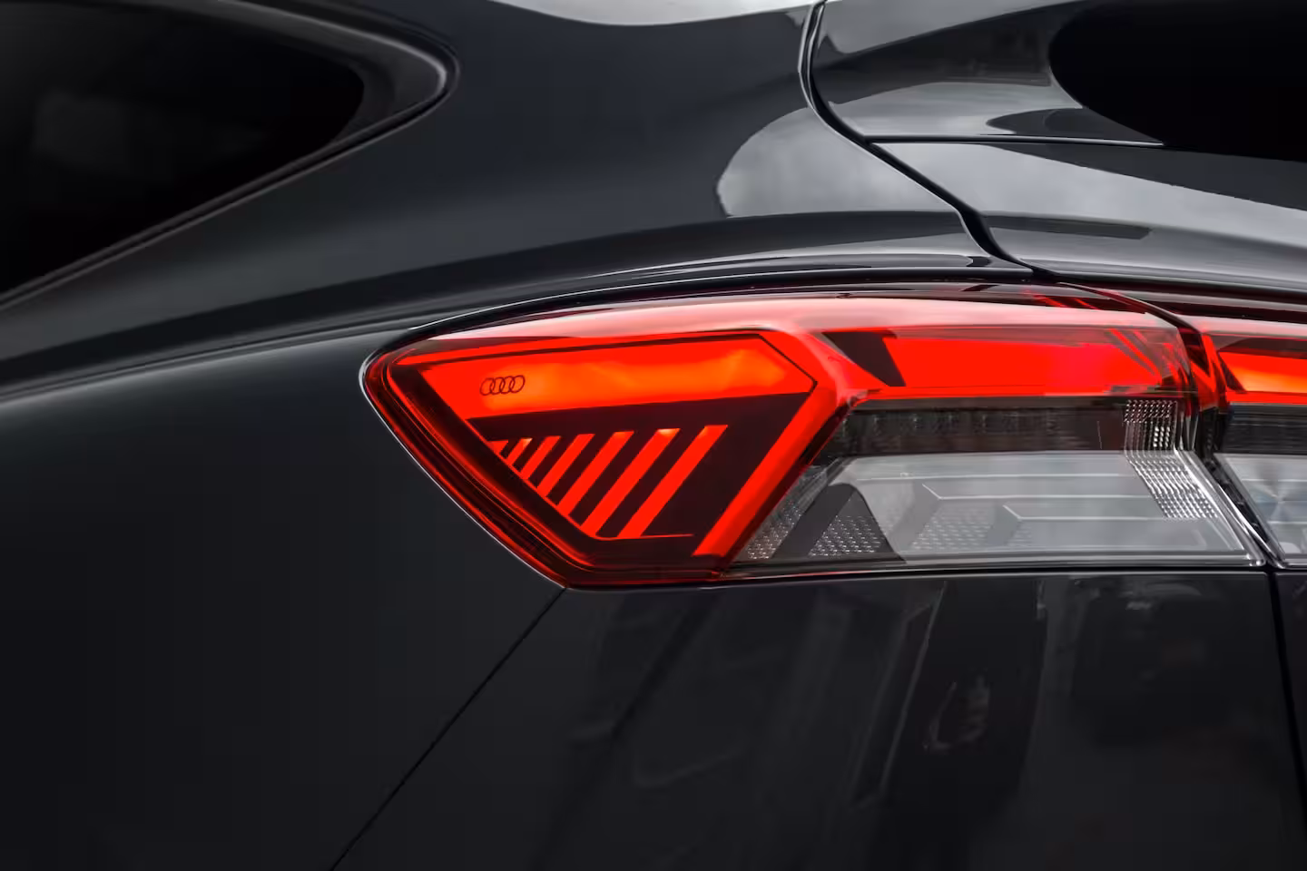 Audi Q4 Sportback e-tron S Edition | Achterklep, automatisch bedienbaar | Achteruitrijcamera | Adaptive cruise cont