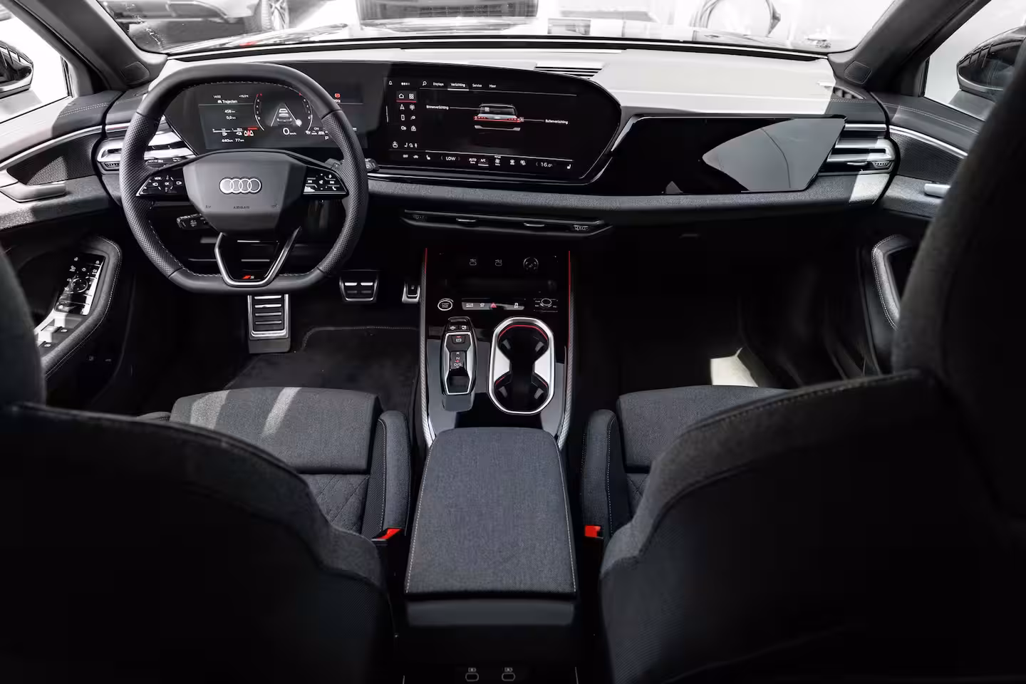 Audi A6 Avant 2.0 e-hybrid quattro S edition 299PK | Trekhaak | 4-wiel besturing | 360 Camera | Sfeer ve