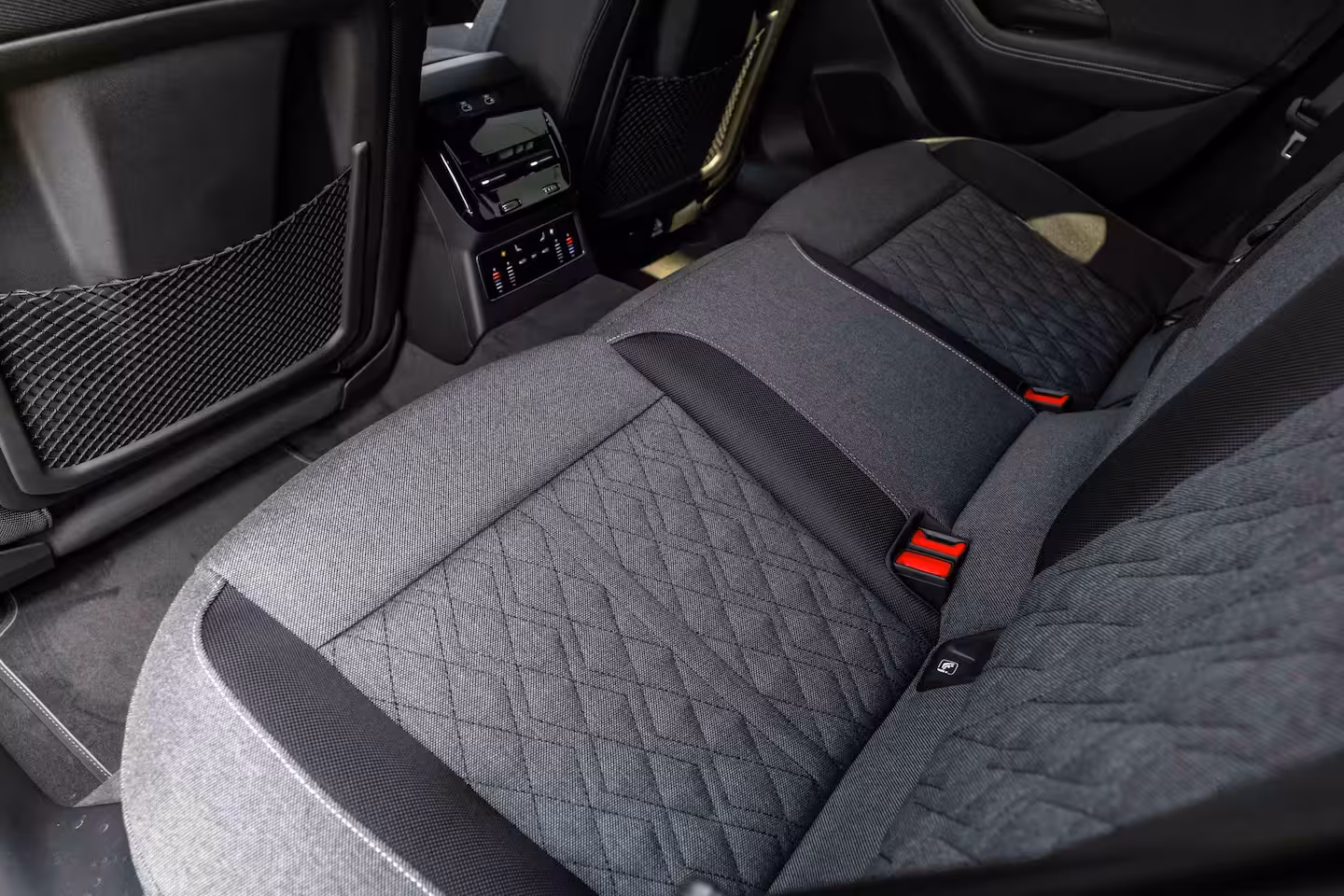 Audi A6 Avant 2.0 e-hybrid quattro S edition 299PK | Trekhaak | 4-wiel besturing | 360 Camera | Sfeer ve