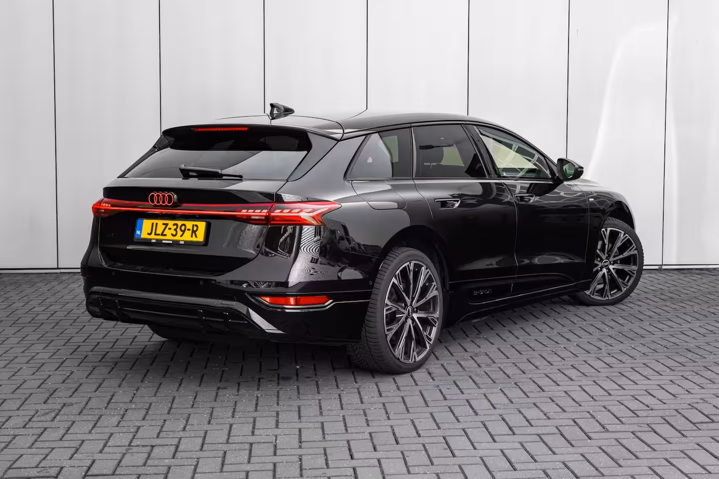 Audi A6 Avant e-tron S edition 83 kWh 286PK | Trekhaak | Matrix LED Koplampen | Dynamica Stoelen | Tech Plus |
