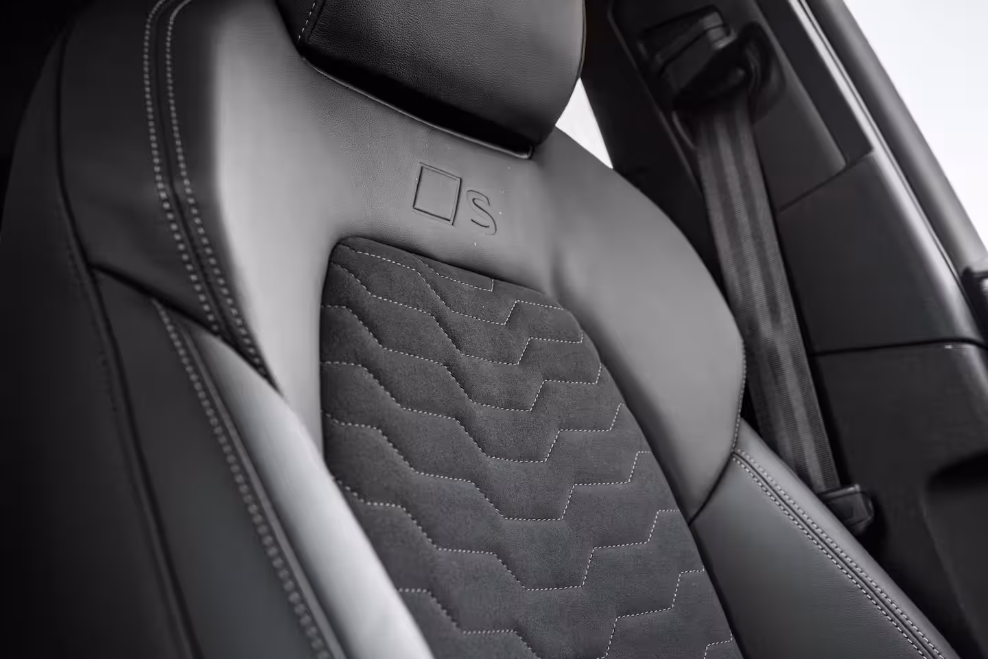 Audi A6 Avant e-tron S edition 83 kWh 286PK | Trekhaak | Matrix LED Koplampen | Dynamica Stoelen | Tech Plus |