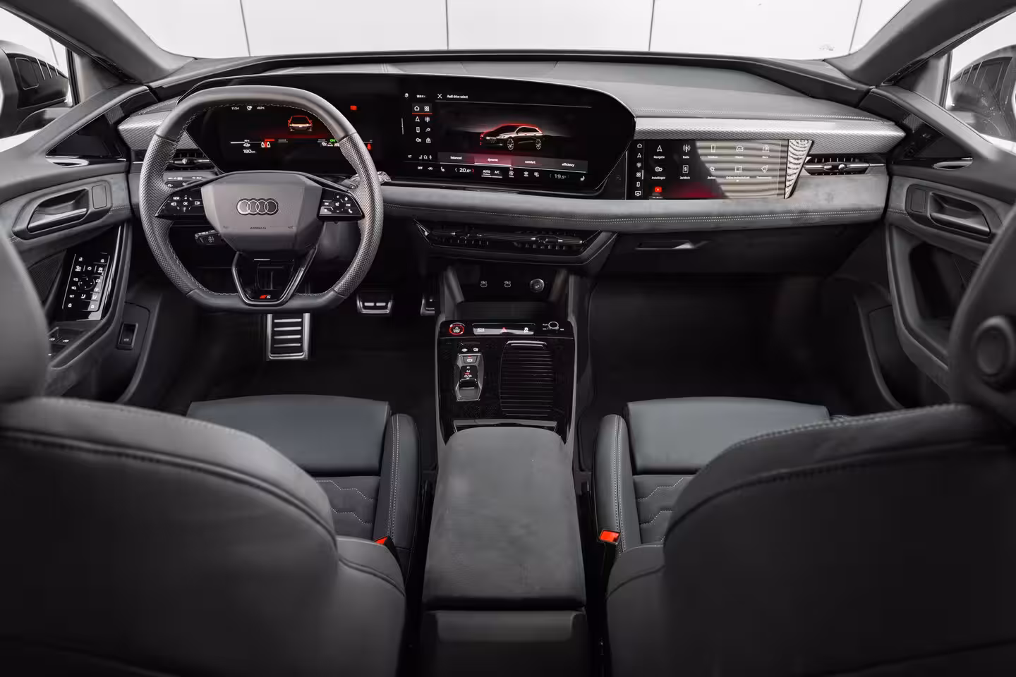 Audi A6 Avant e-tron S edition 83 kWh 286PK | Trekhaak | Matrix LED Koplampen | Dynamica Stoelen | Tech Plus |