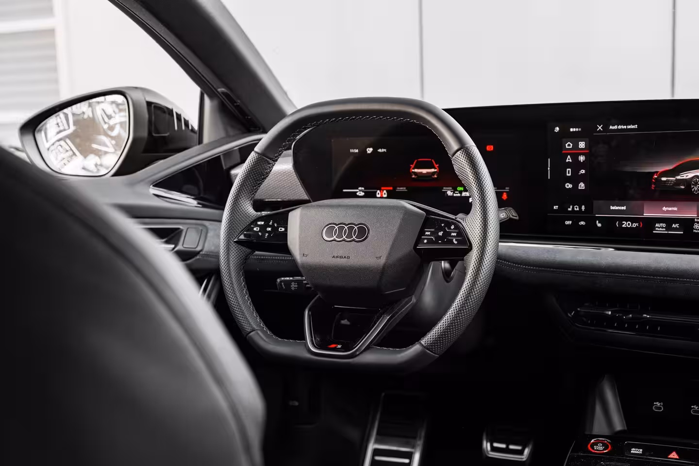 Audi A6 Avant e-tron S edition 83 kWh 286PK | Trekhaak | Matrix LED Koplampen | Dynamica Stoelen | Tech Plus |