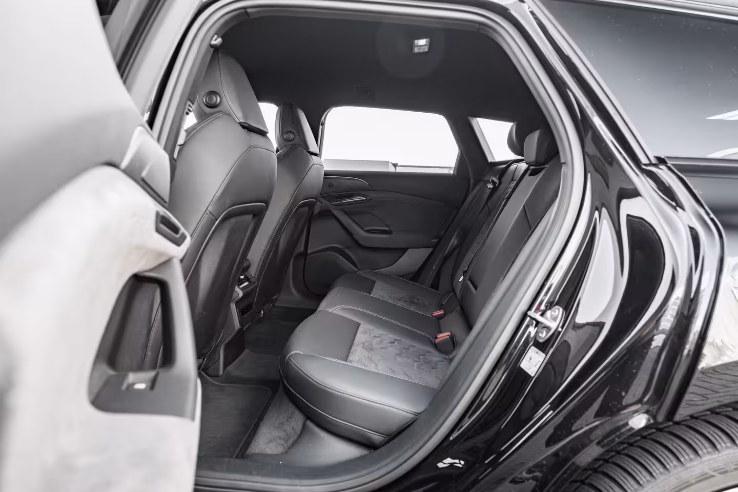 Audi A6 Avant e-tron S edition 83 kWh 286PK | Trekhaak | Matrix LED Koplampen | Dynamica Stoelen | Tech Plus |
