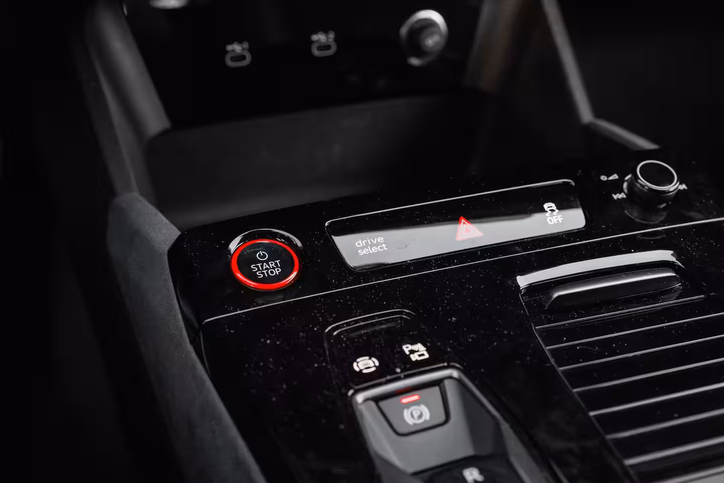 Audi A6 Avant e-tron S edition 83 kWh 286PK | Trekhaak | Matrix LED Koplampen | Dynamica Stoelen | Tech Plus |