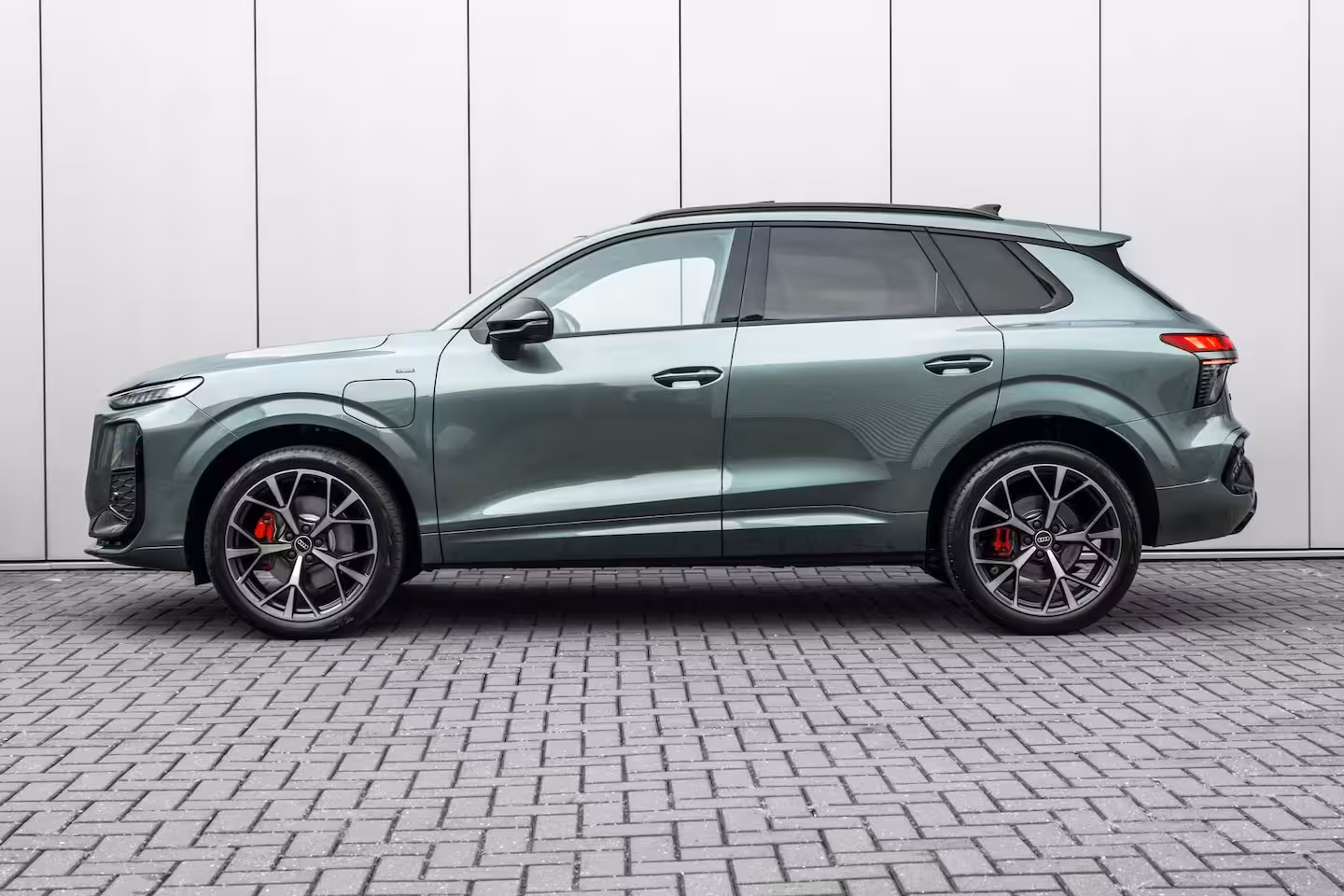 Audi Q3 S edition | Adaptive cruise control | sound system | Cruise control