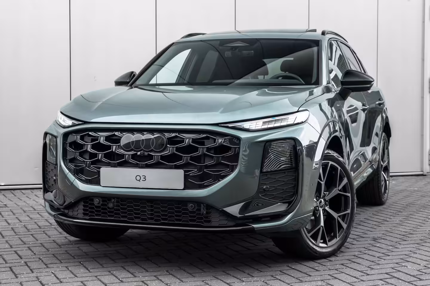 Audi Q3 S edition | Adaptive cruise control | sound system | Cruise control