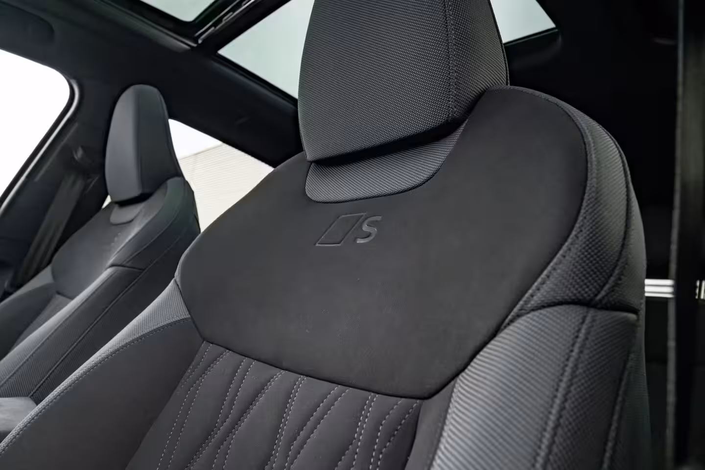 Audi Q3 S edition | Adaptive cruise control | sound system | Cruise control
