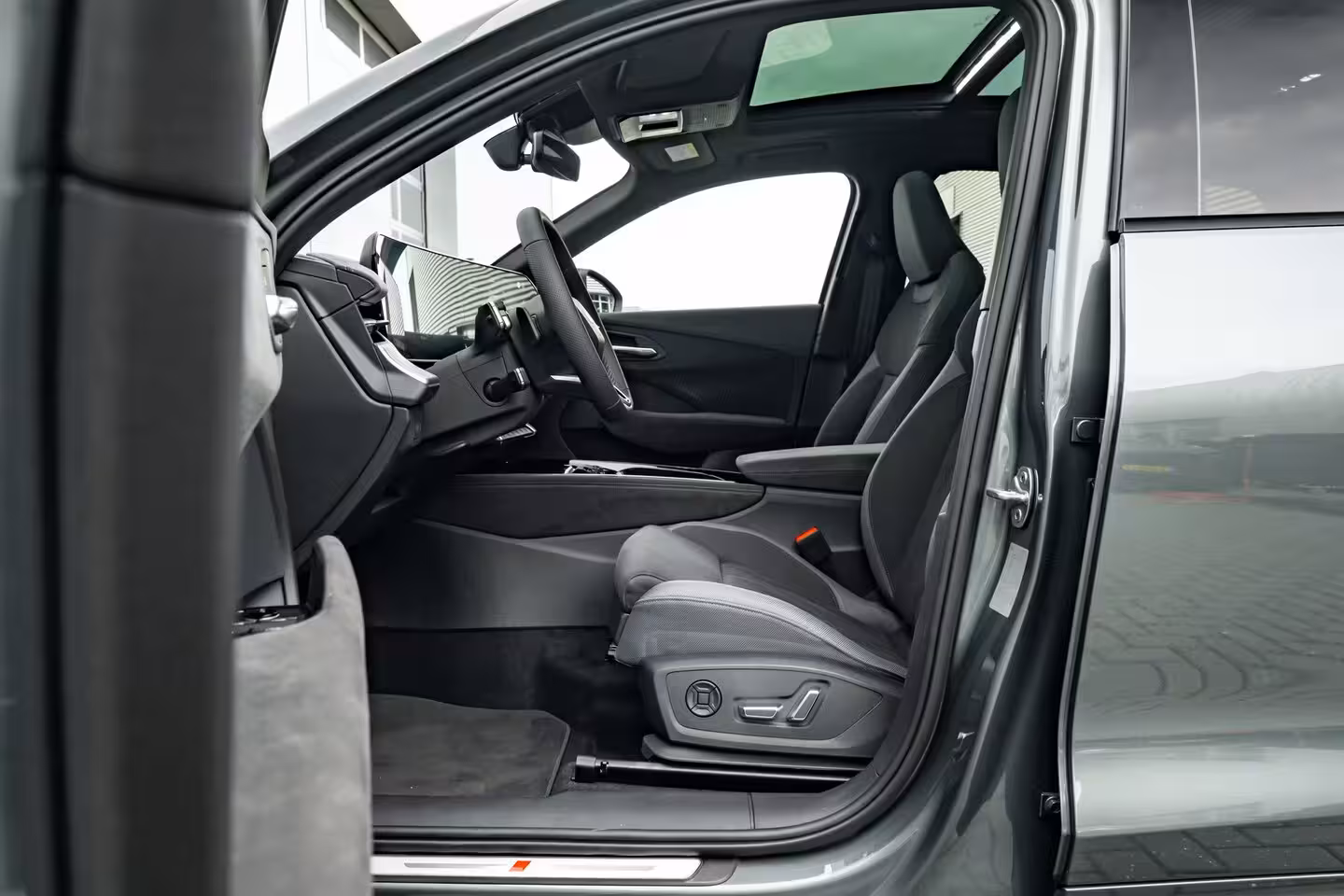 Audi Q3 S edition | Adaptive cruise control | sound system | Cruise control