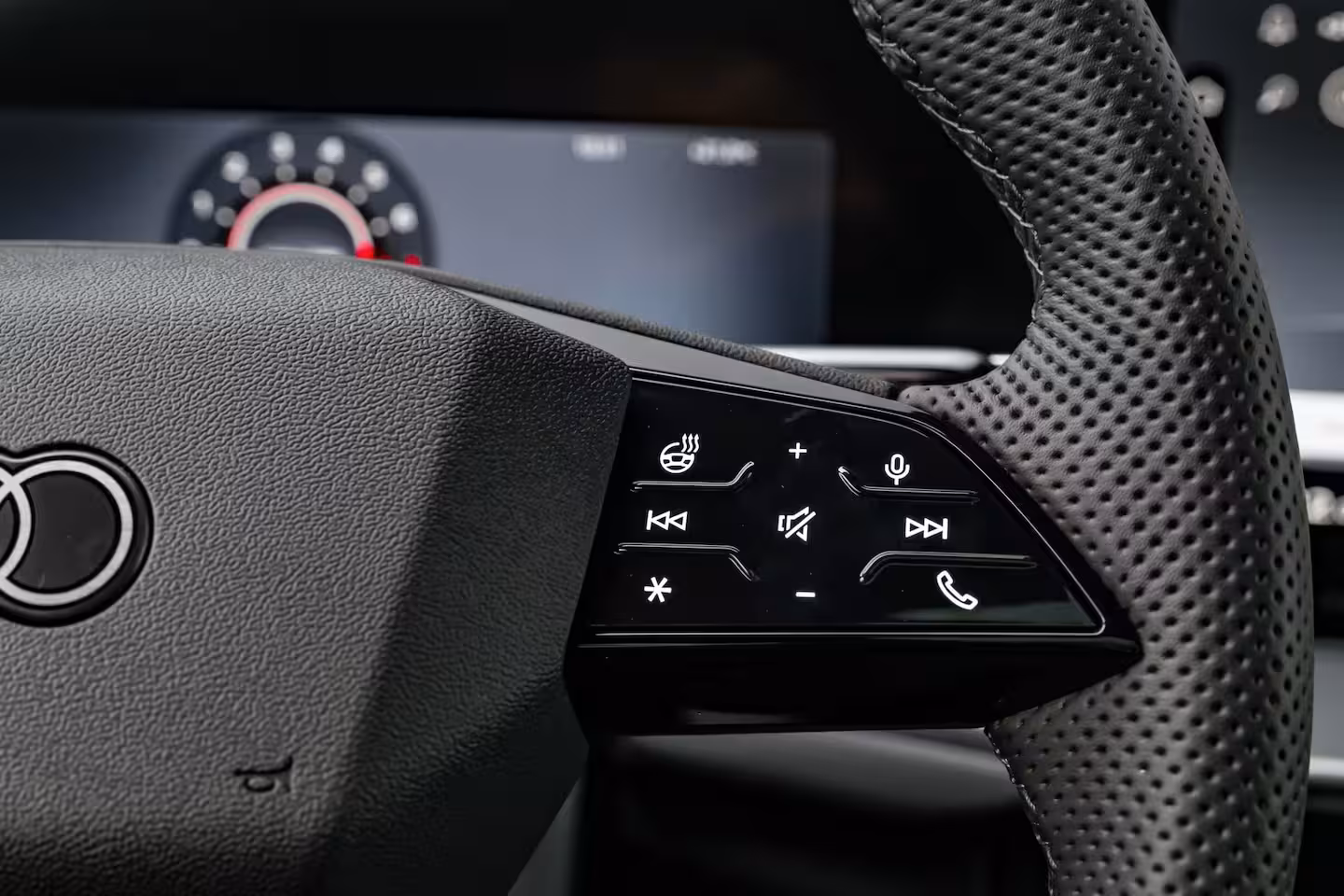Audi Q3 S edition | Adaptive cruise control | sound system | Cruise control