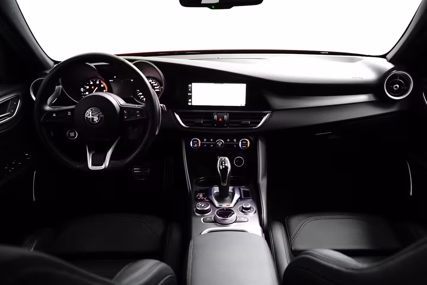 Alfa Romeo Giulia Veloce 280PK | Stoelverwarming | Adap. Cruise | 19 inch | Trekhaak