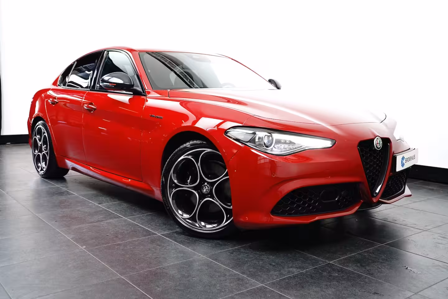 Alfa Romeo Giulia Veloce 280PK | Stoelverwarming | Adap. Cruise | 19 inch | Trekhaak