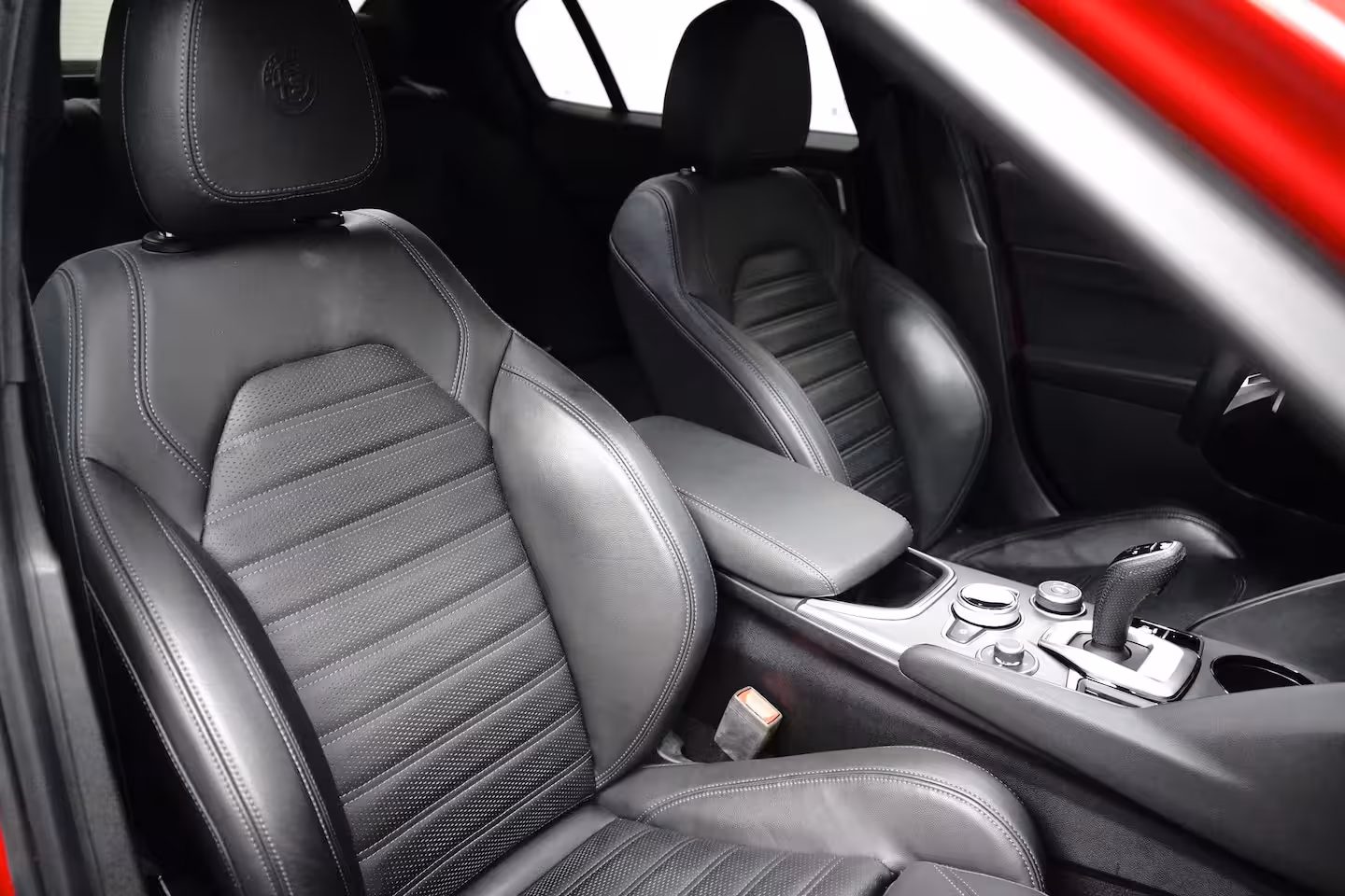 Alfa Romeo Giulia Veloce 280PK | Stoelverwarming | Adap. Cruise | 19 inch | Trekhaak