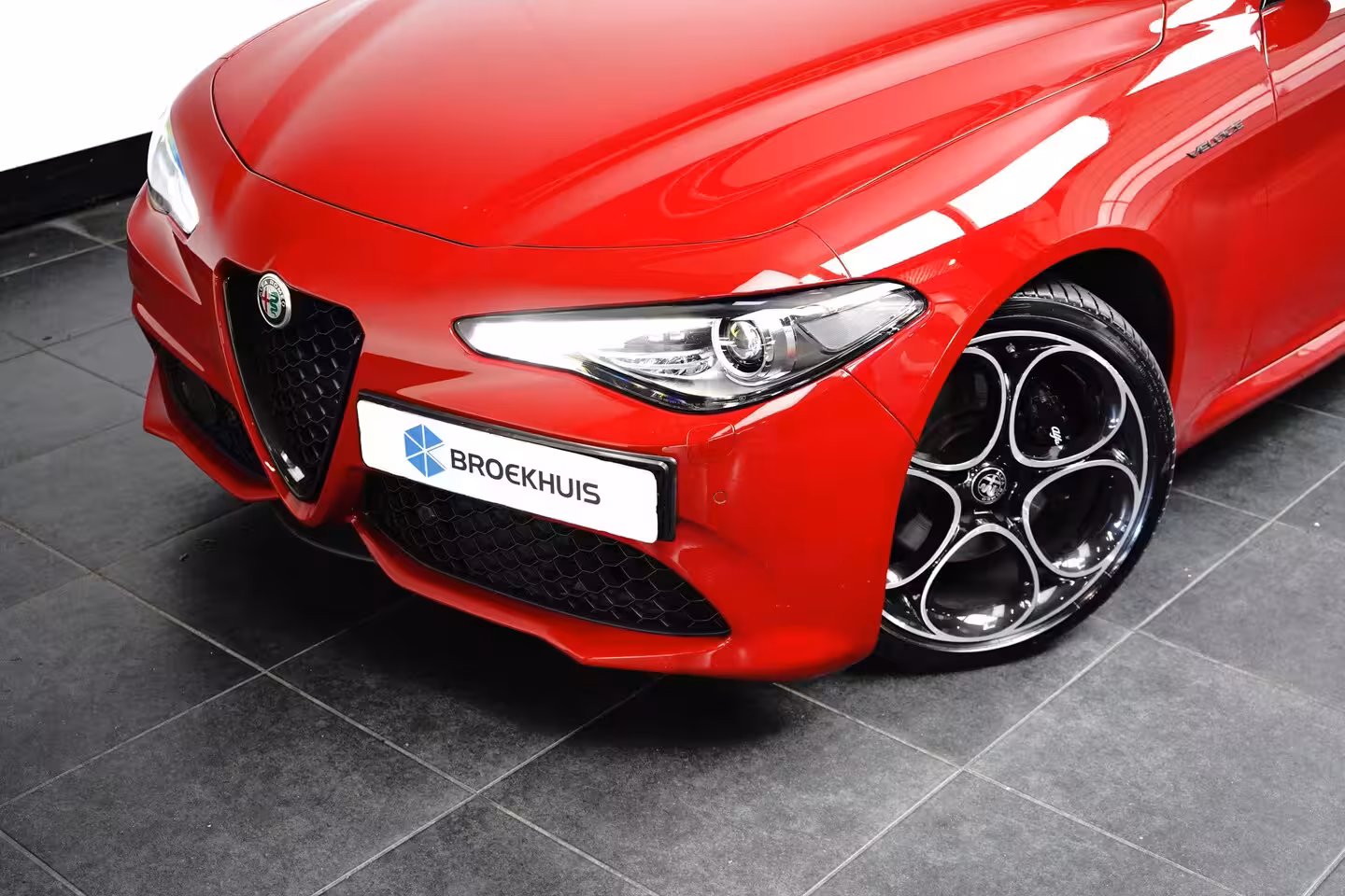 Alfa Romeo Giulia Veloce 280PK | Stoelverwarming | Adap. Cruise | 19 inch | Trekhaak