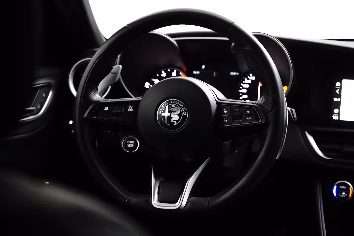 Alfa Romeo Giulia Veloce 280PK | Stoelverwarming | Adap. Cruise | 19 inch | Trekhaak