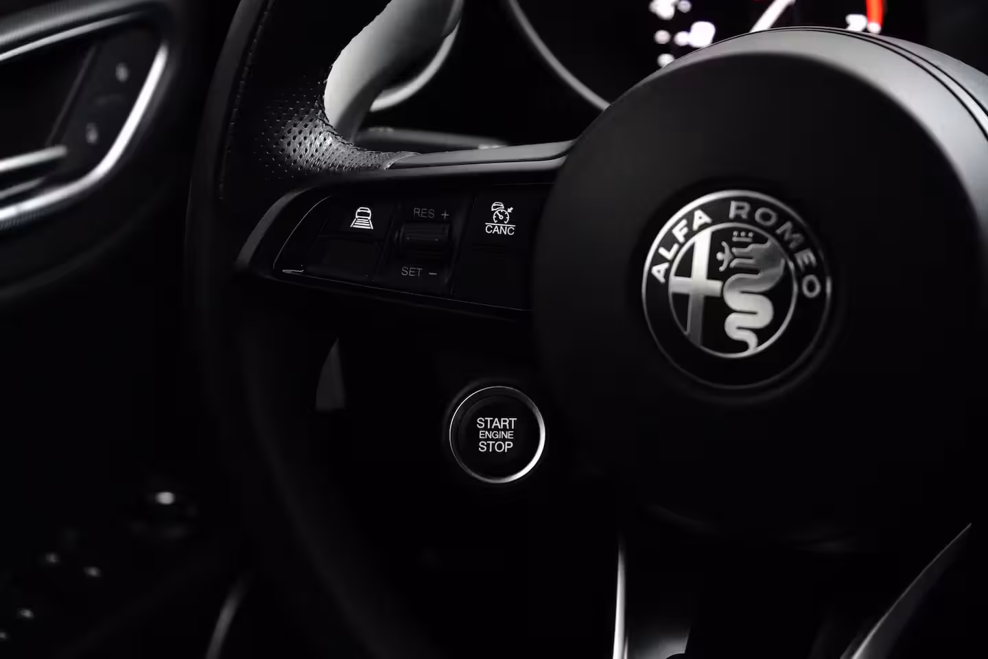 Alfa Romeo Giulia Veloce 280PK | Stoelverwarming | Adap. Cruise | 19 inch | Trekhaak