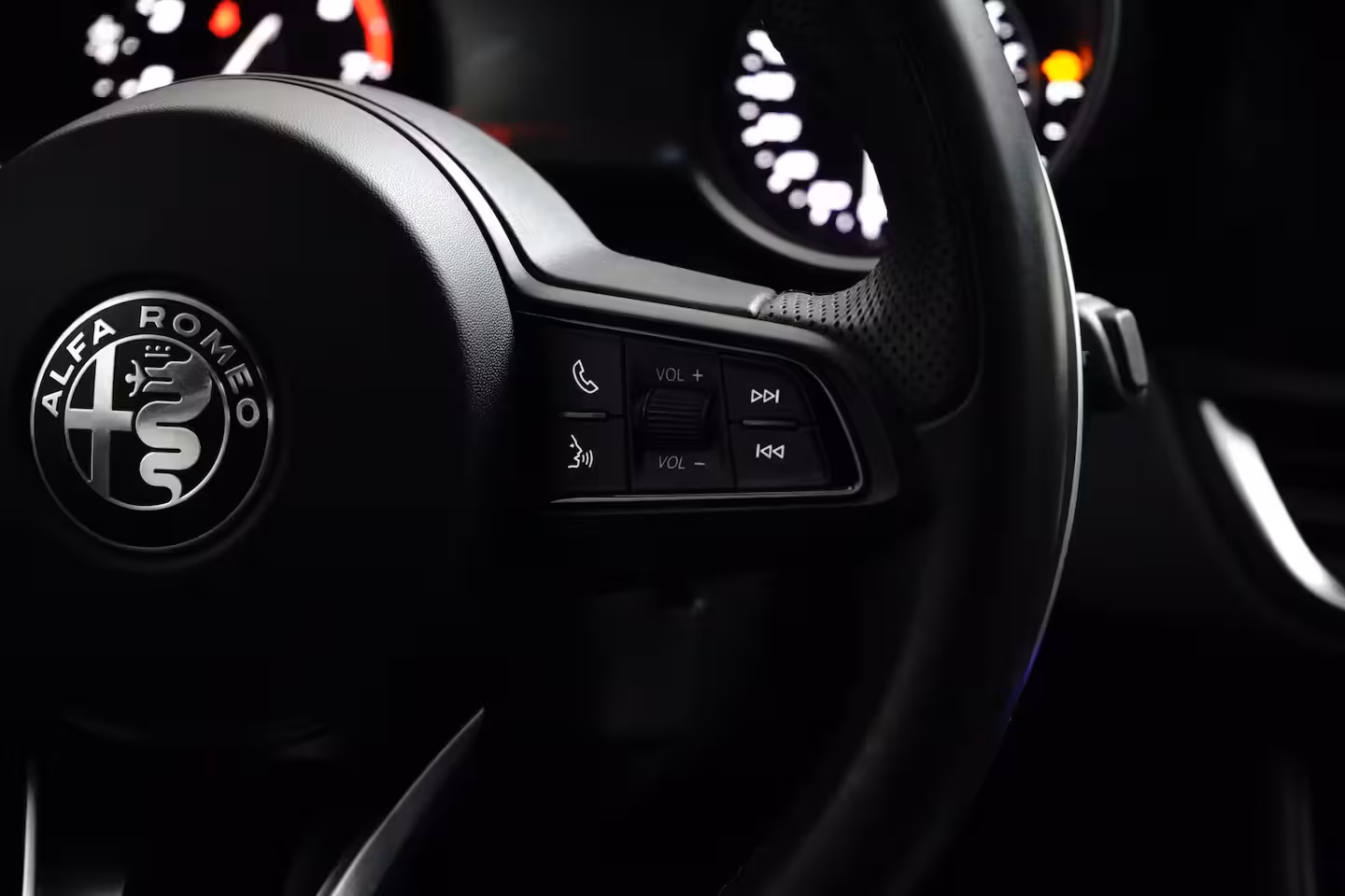 Alfa Romeo Giulia Veloce 280PK | Stoelverwarming | Adap. Cruise | 19 inch | Trekhaak