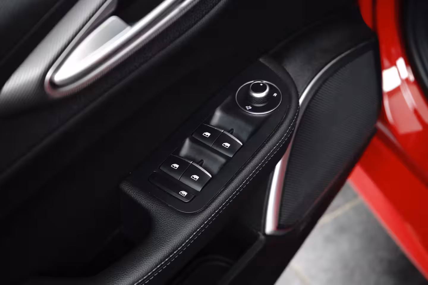 Alfa Romeo Giulia Veloce 280PK | Stoelverwarming | Adap. Cruise | 19 inch | Trekhaak
