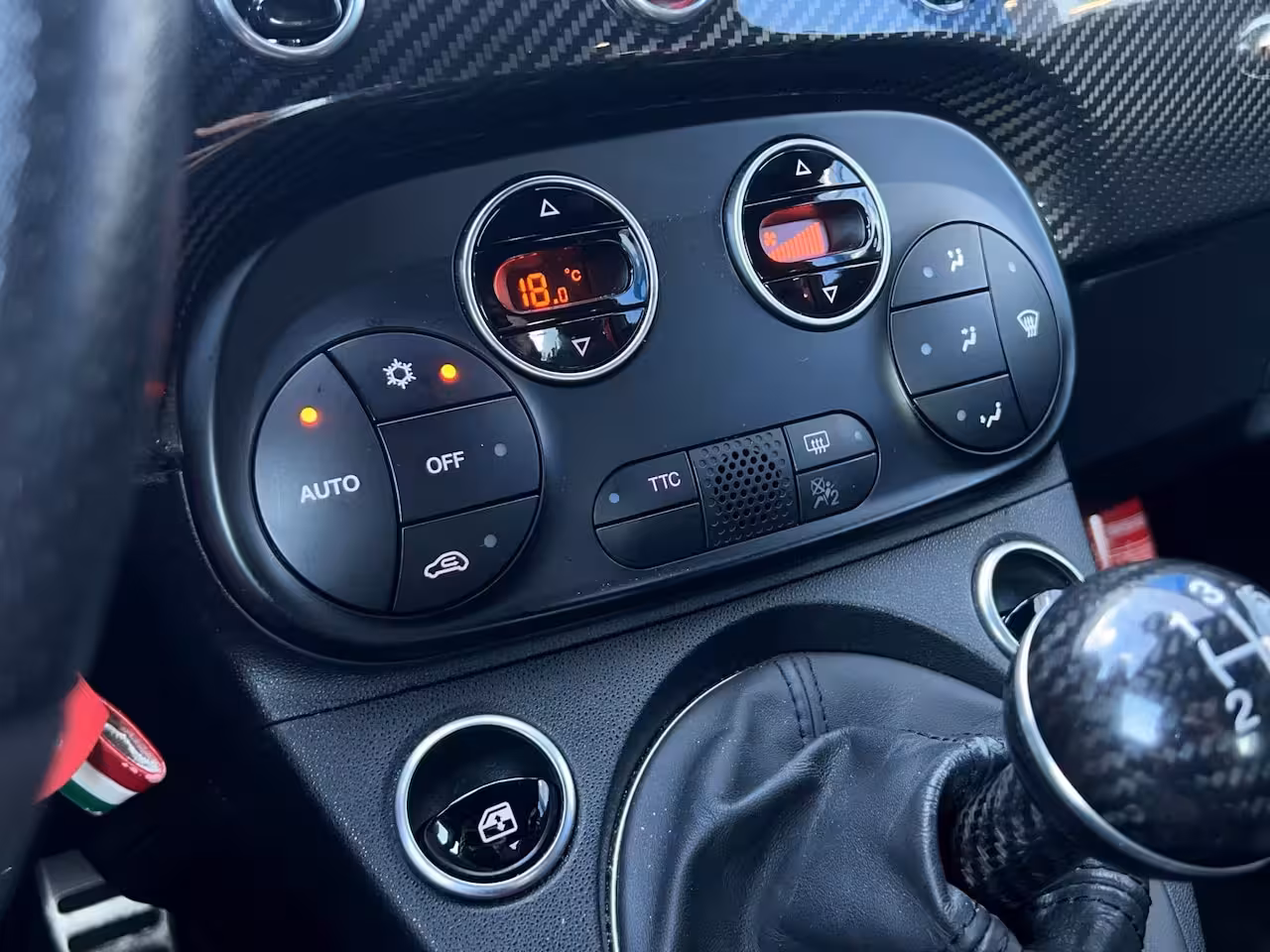 Abarth 595 1.4 T-Jet Competizione | Carbon Kuipstoelen | Akrapovic | Nieuwstaat |