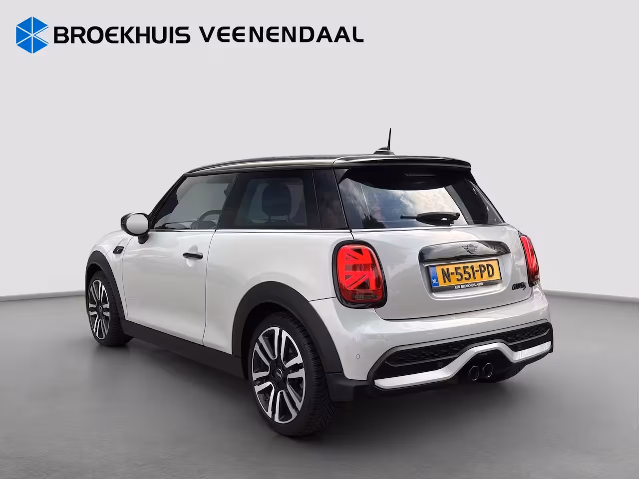 Mini Cooper S 2.0 Classic | Org. NL | Leder | Apple Carplay | Camera | Stoelverwarming |