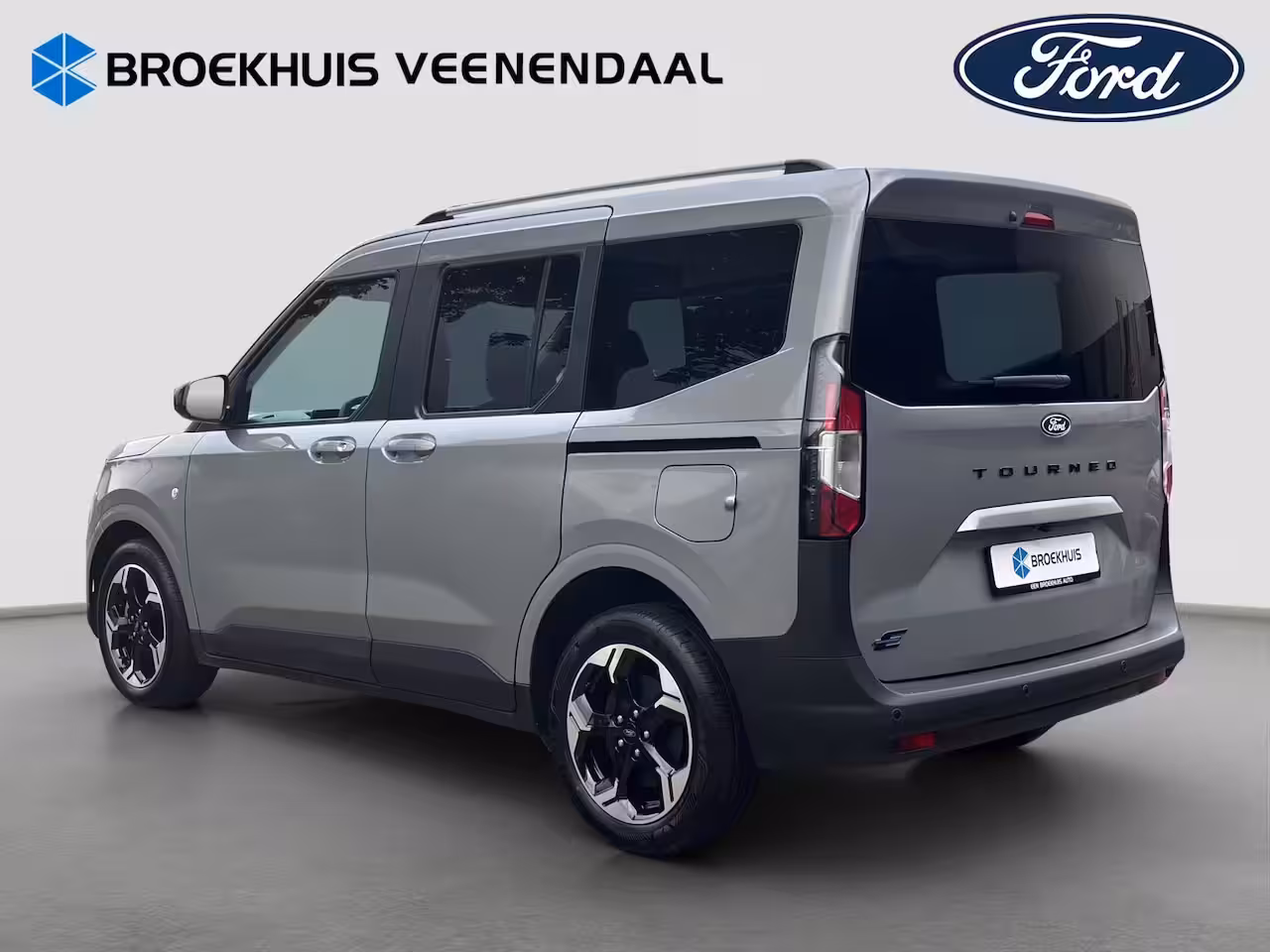 Ford Tourneo Courier Titanium | Adap. Cruise Control | BLIS | Winterpack | Camera | Keyless | CarPlay |