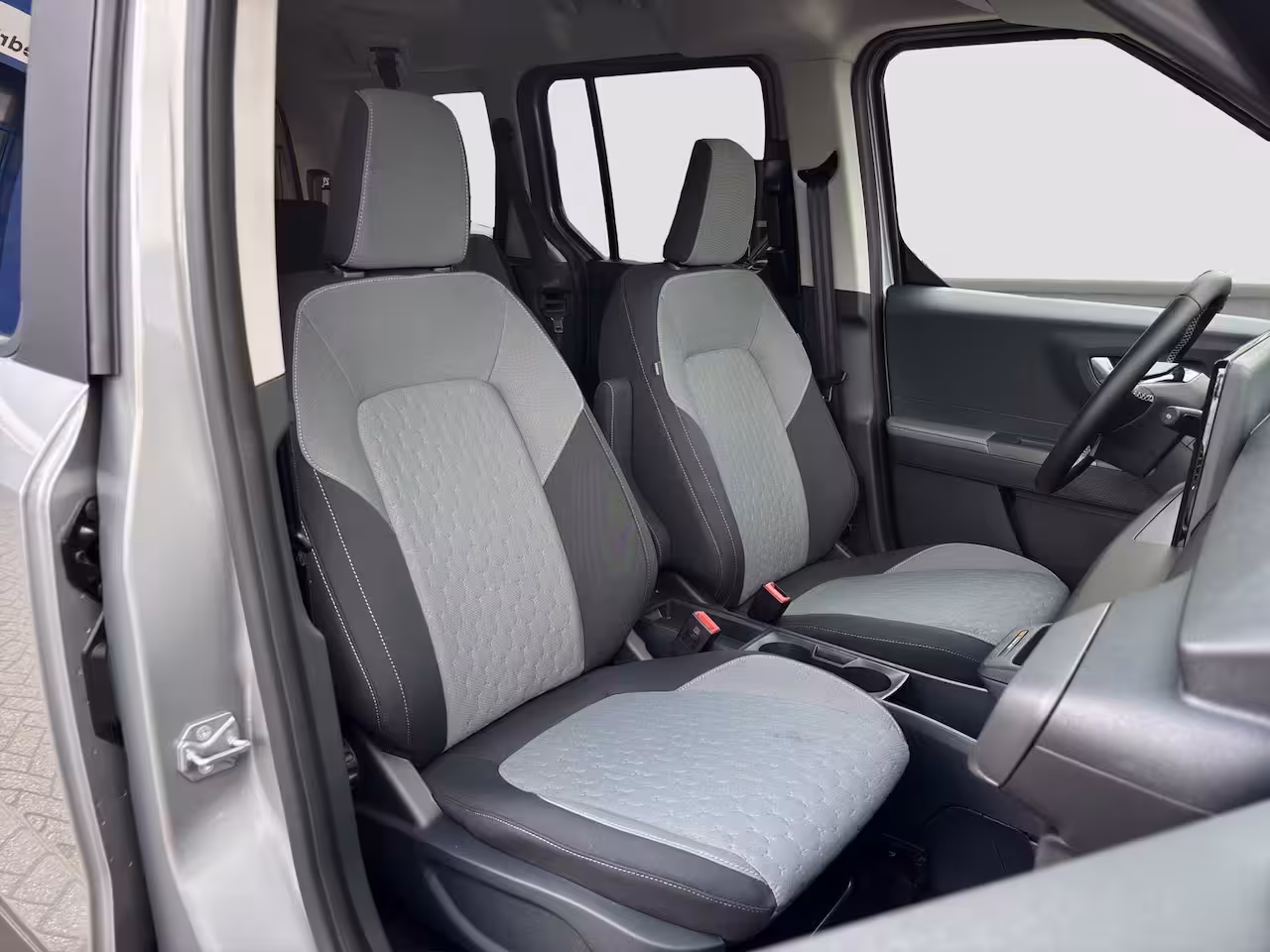 Ford Tourneo Courier Titanium | Adap. Cruise Control | BLIS | Winterpack | Camera | Keyless | CarPlay |