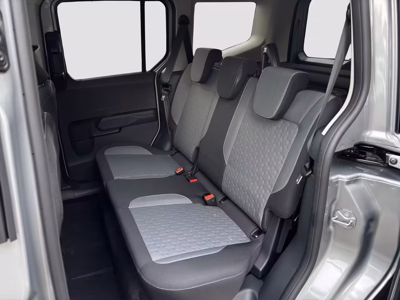Ford Tourneo Courier Titanium | Adap. Cruise Control | BLIS | Winterpack | Camera | Keyless | CarPlay |