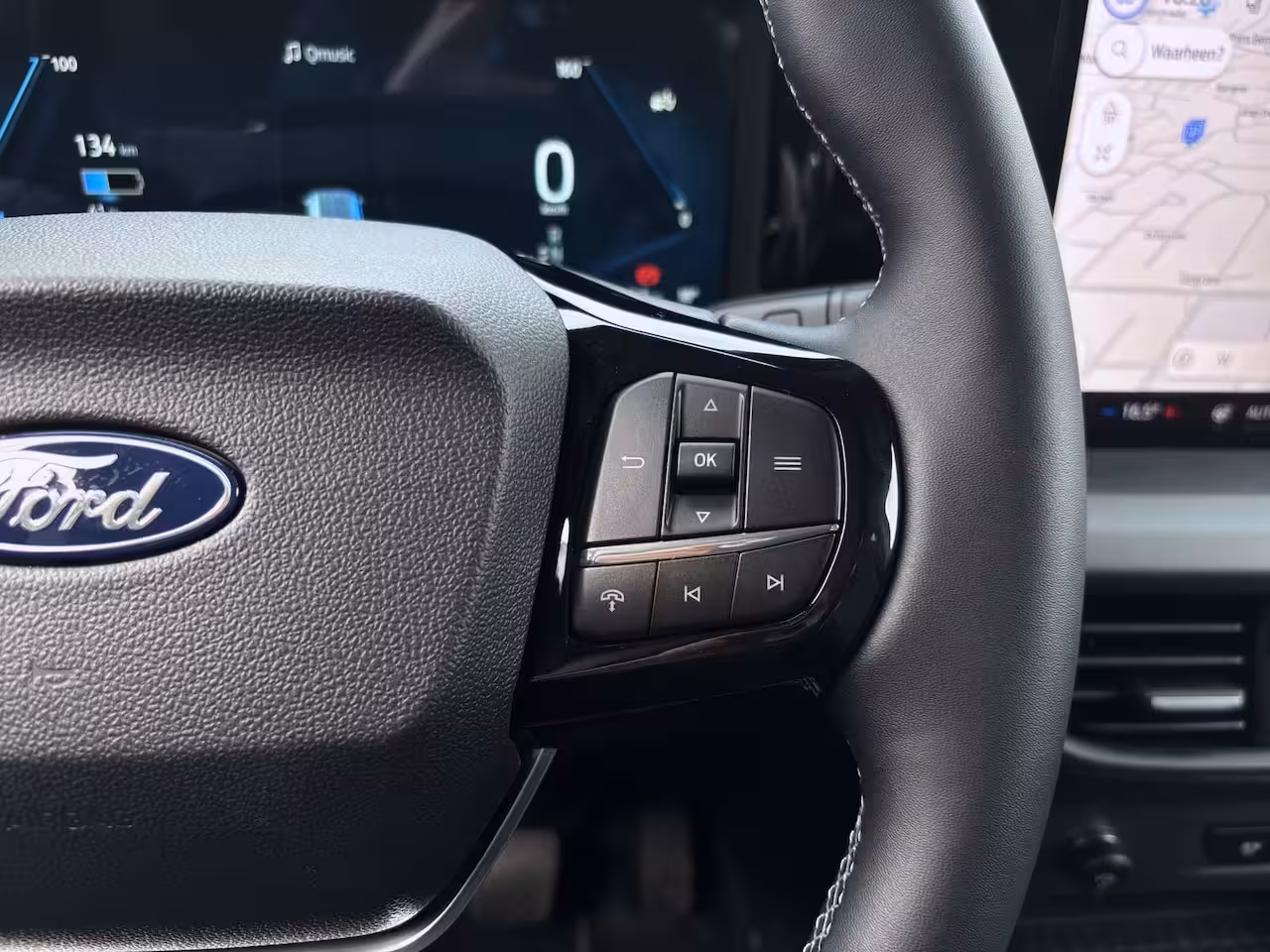 Ford Tourneo Courier Titanium | Adap. Cruise Control | BLIS | Winterpack | Camera | Keyless | CarPlay |