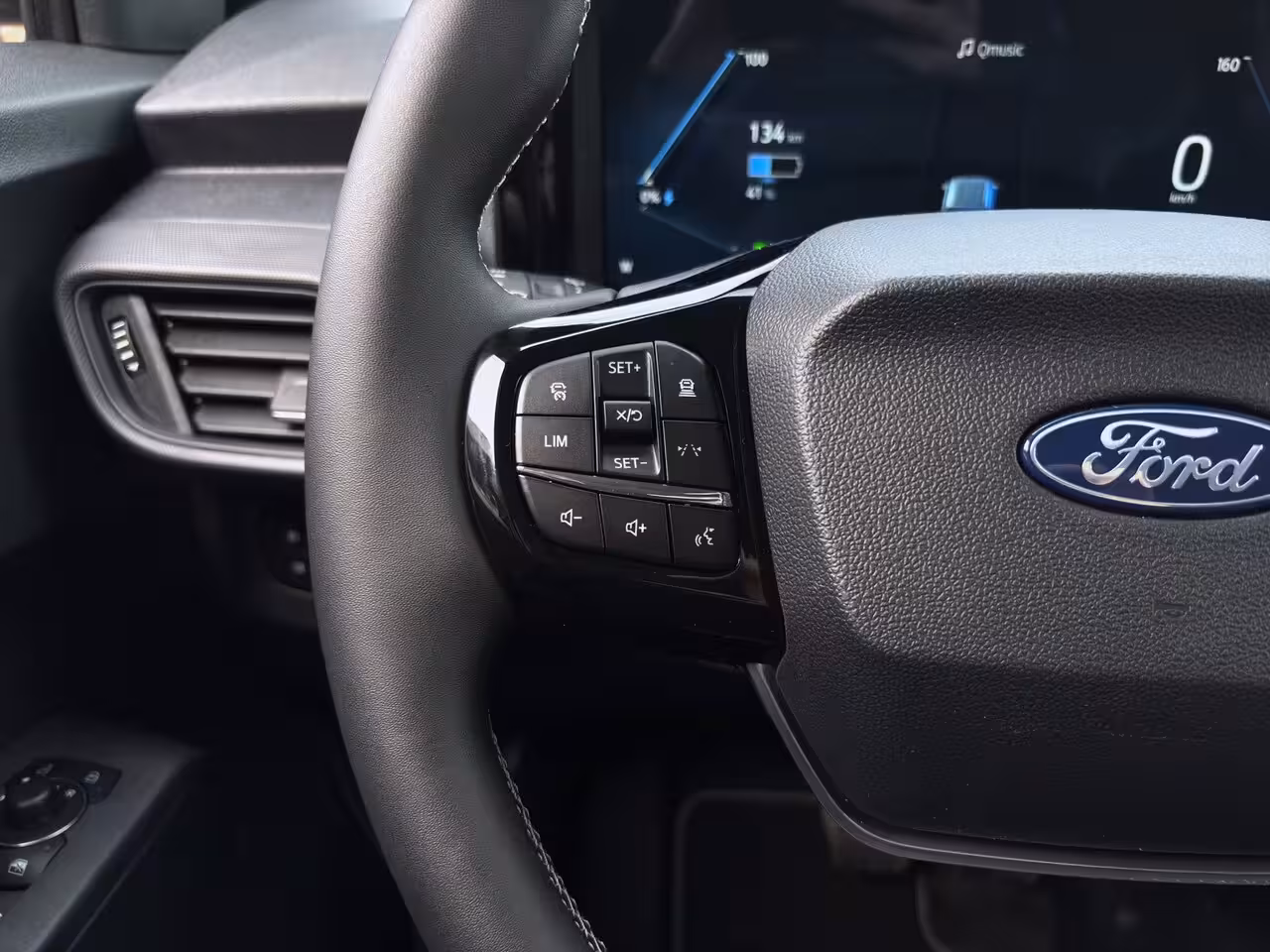 Ford Tourneo Courier Titanium | Adap. Cruise Control | BLIS | Winterpack | Camera | Keyless | CarPlay |