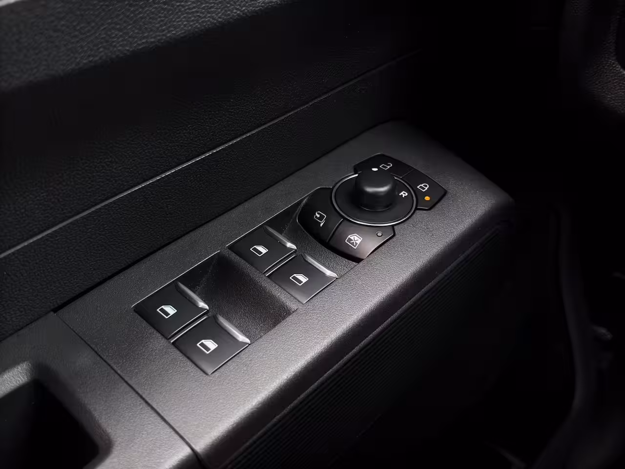 Ford Tourneo Courier Titanium | Adap. Cruise Control | BLIS | Winterpack | Camera | Keyless | CarPlay |