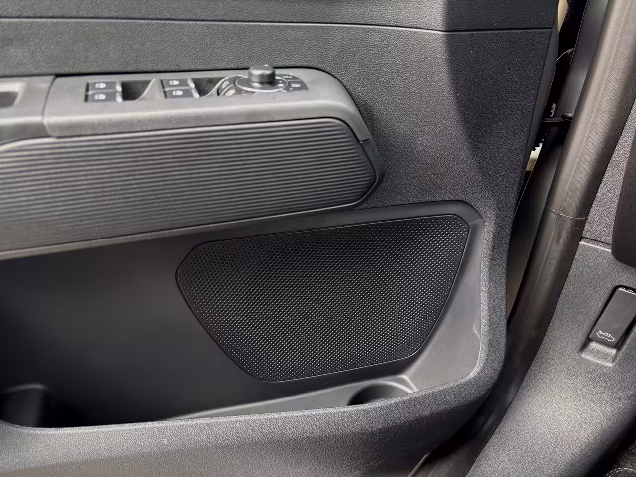 Ford Tourneo Courier Titanium | Adap. Cruise Control | BLIS | Winterpack | Camera | Keyless | CarPlay |