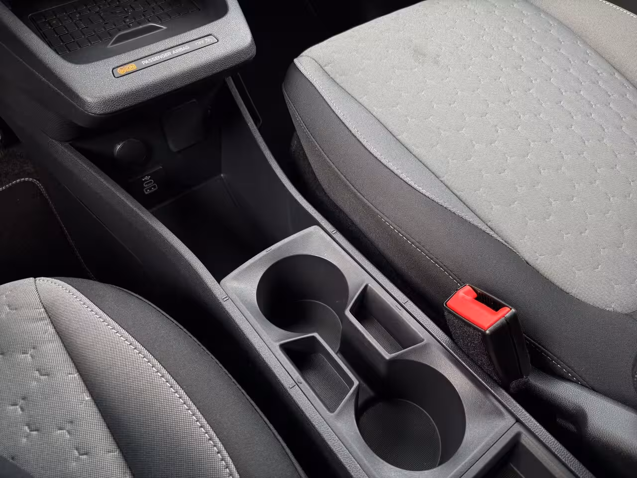 Ford Tourneo Courier Titanium | Adap. Cruise Control | BLIS | Winterpack | Camera | Keyless | CarPlay |