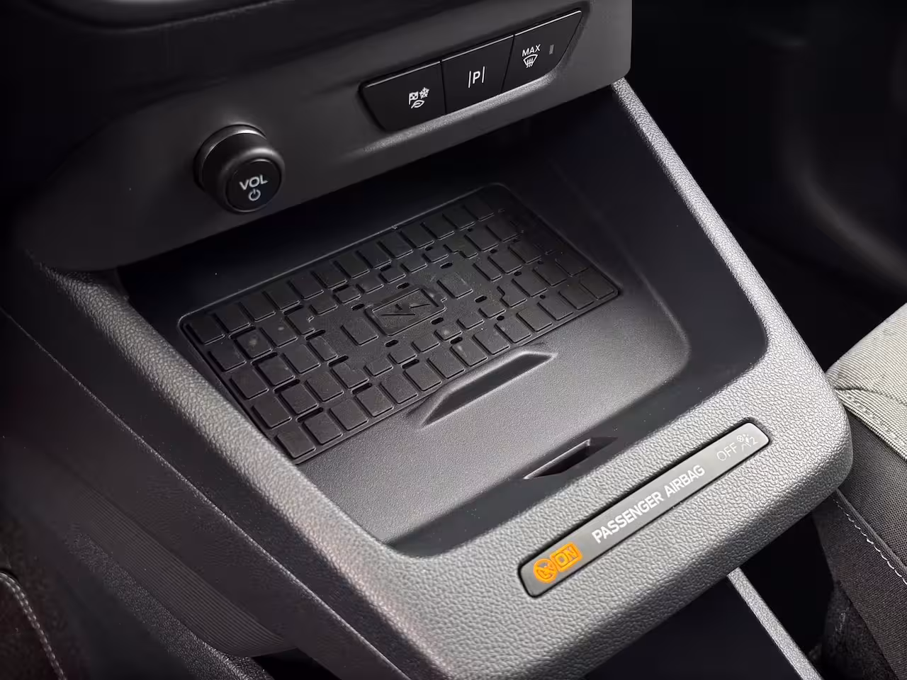 Ford Tourneo Courier Titanium | Adap. Cruise Control | BLIS | Winterpack | Camera | Keyless | CarPlay |