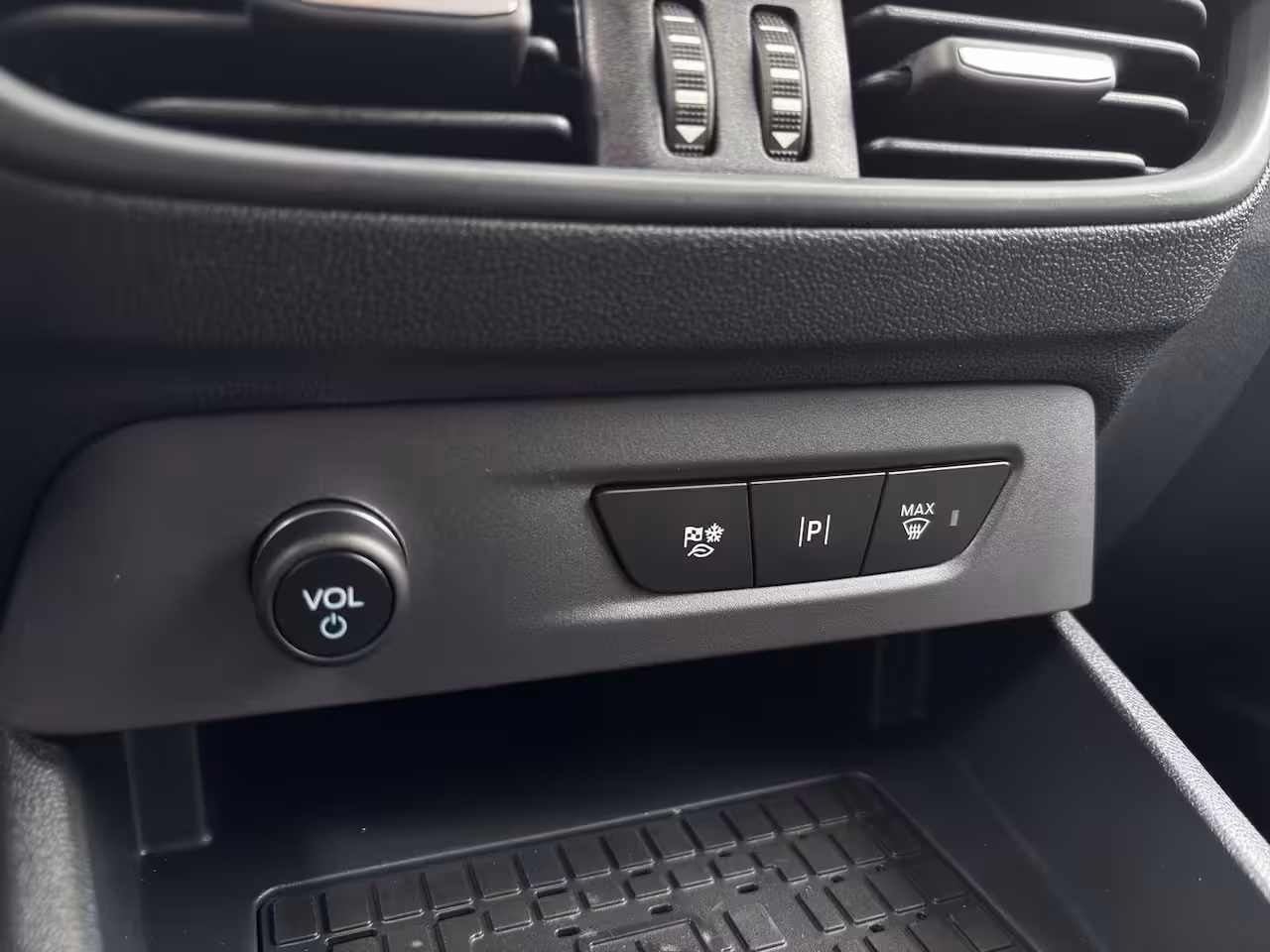 Ford Tourneo Courier Titanium | Adap. Cruise Control | BLIS | Winterpack | Camera | Keyless | CarPlay |