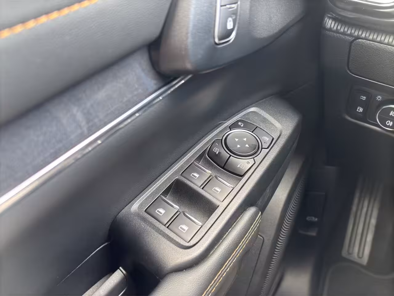 Ford Ranger 2.3 PHEV Wildtrak Plug-in Dubbel Cabine | Rollertop | 5 persoons | 3500 kg trekgewicht | A