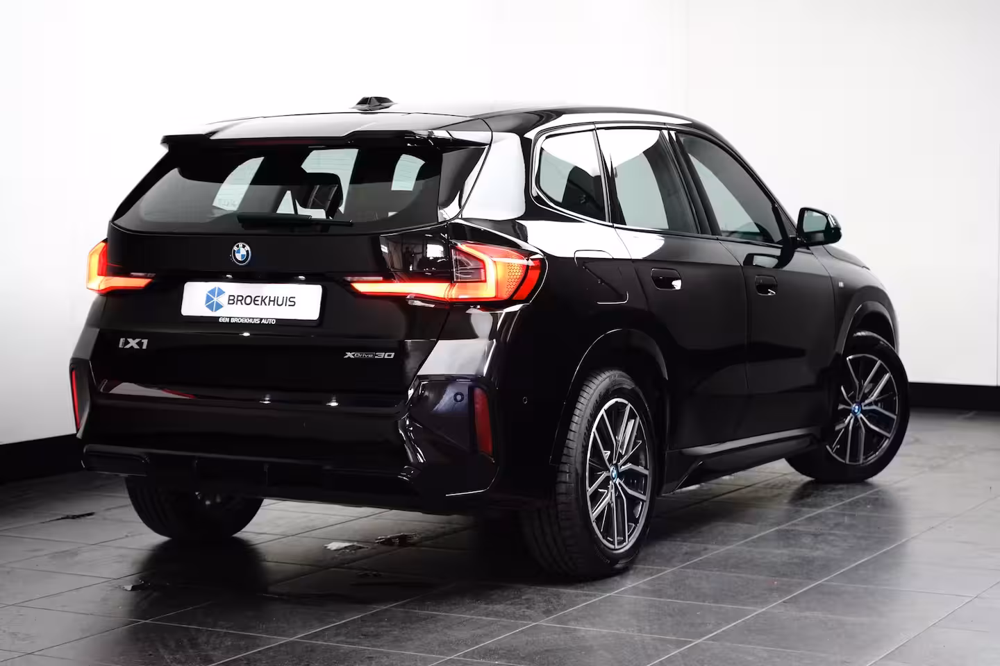 BMW iX1 xDrive30 67 kWh M Sport | Camera | Cruise Control | BTW-Auto | Apple Carplay | Navigatie